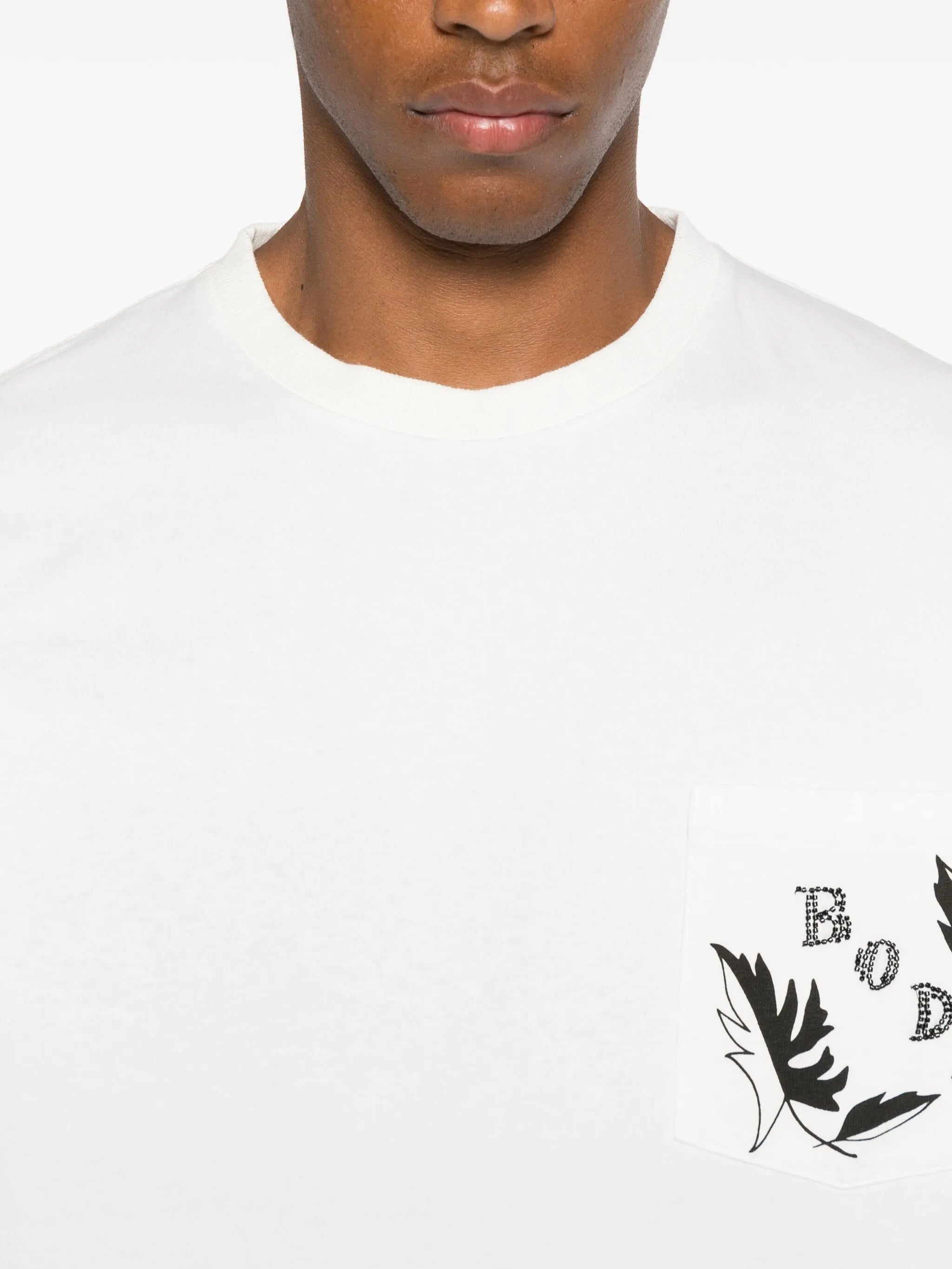 beaded leaf-pocket T-shirt
