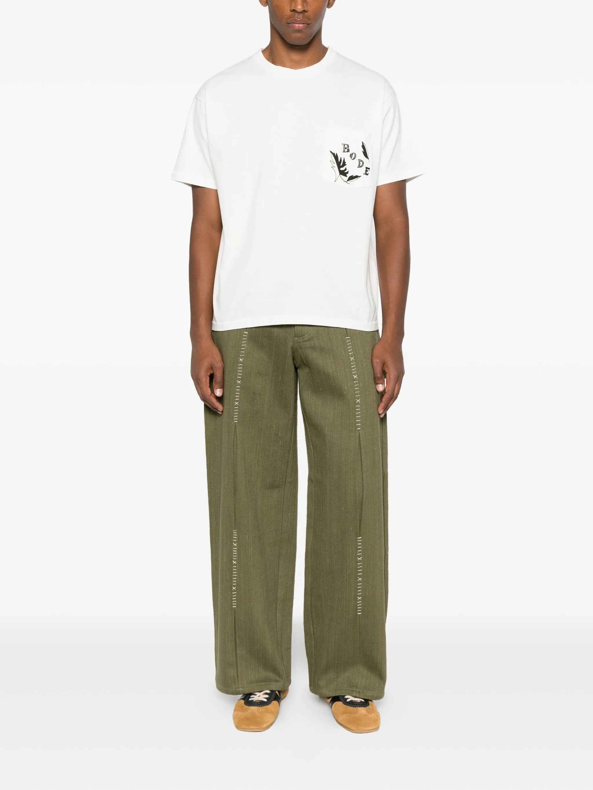 beaded leaf-pocket T-shirt