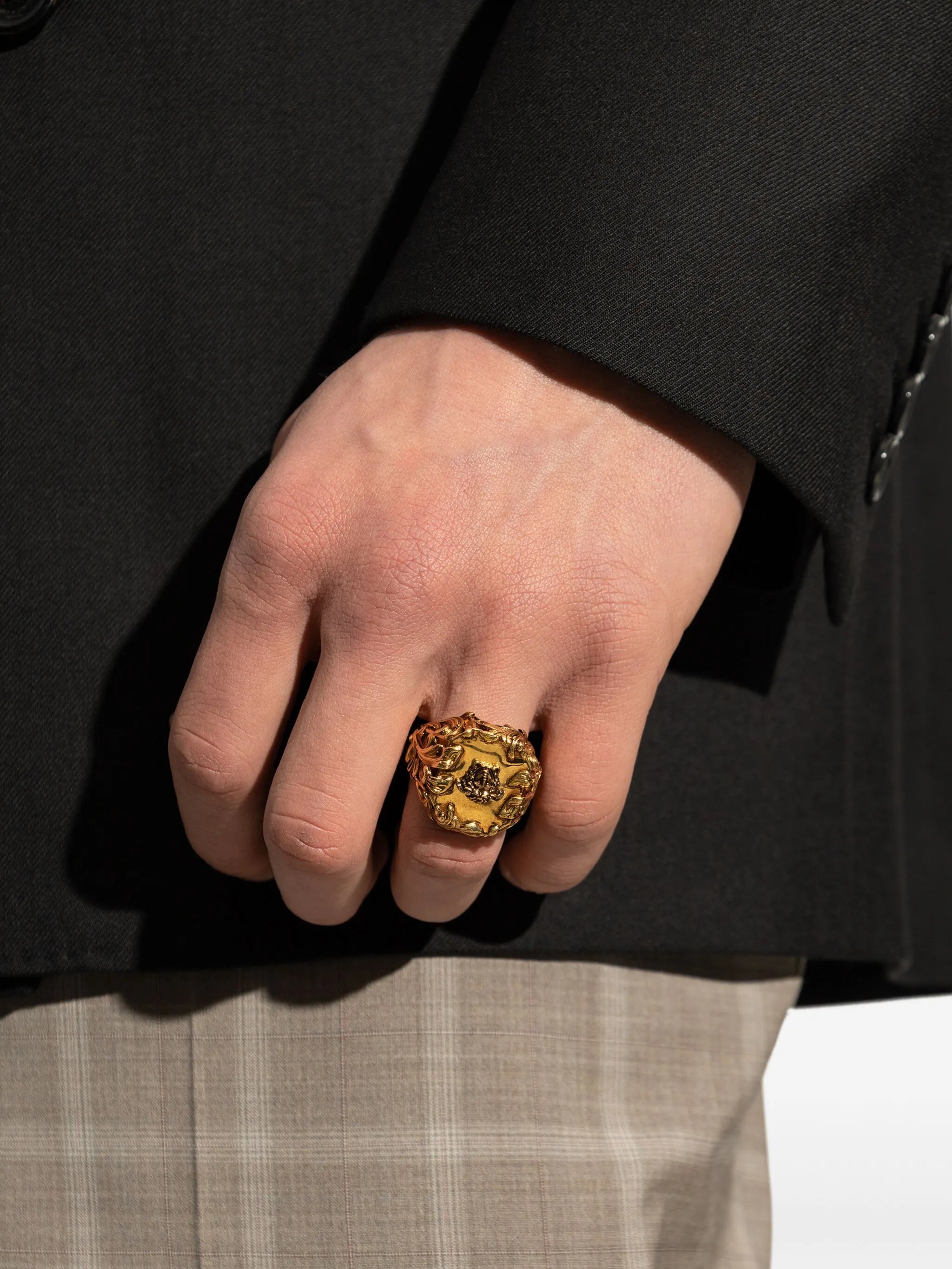 logo-plaque ring