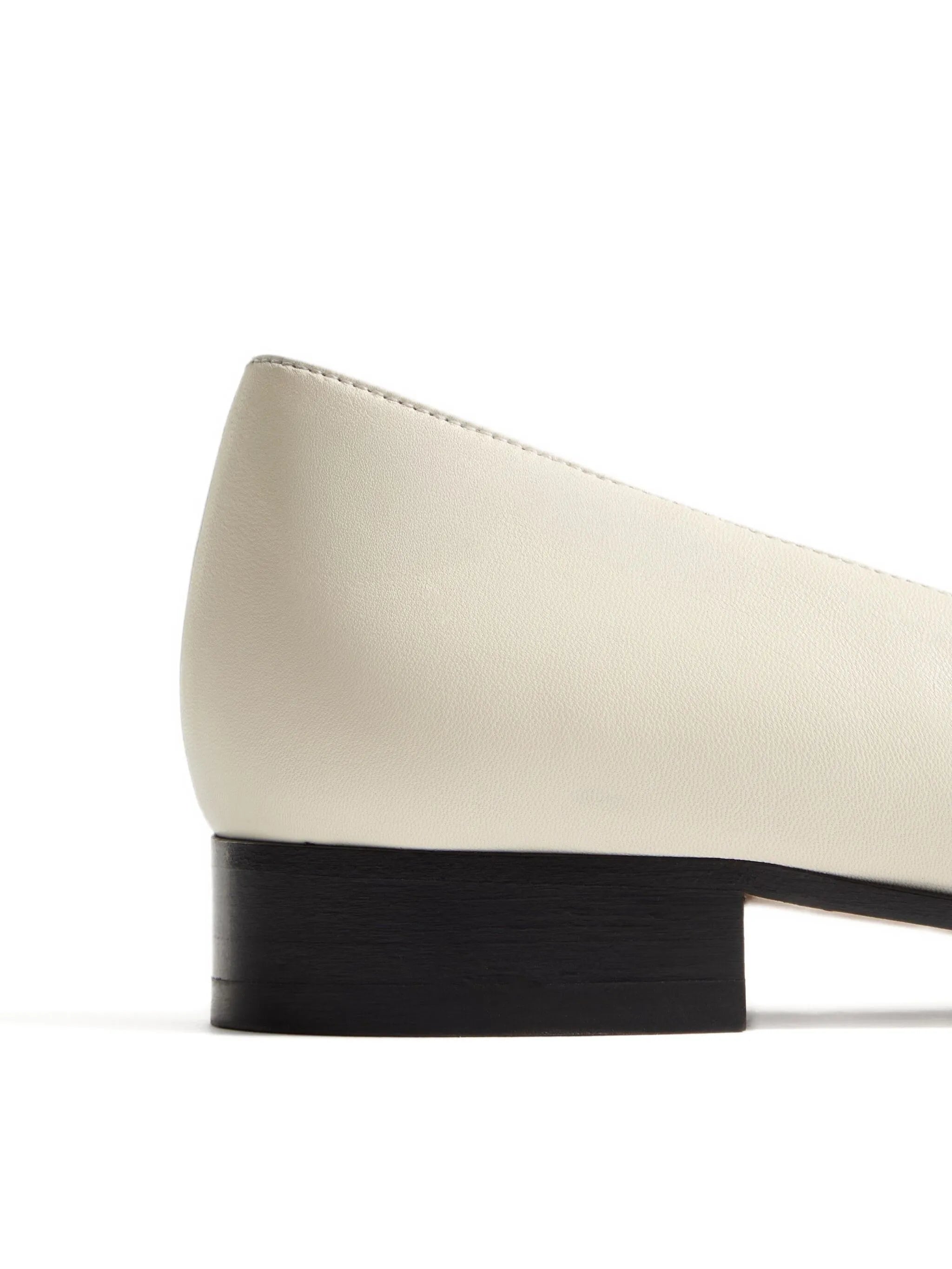 tassel-embellished leather ballet flats