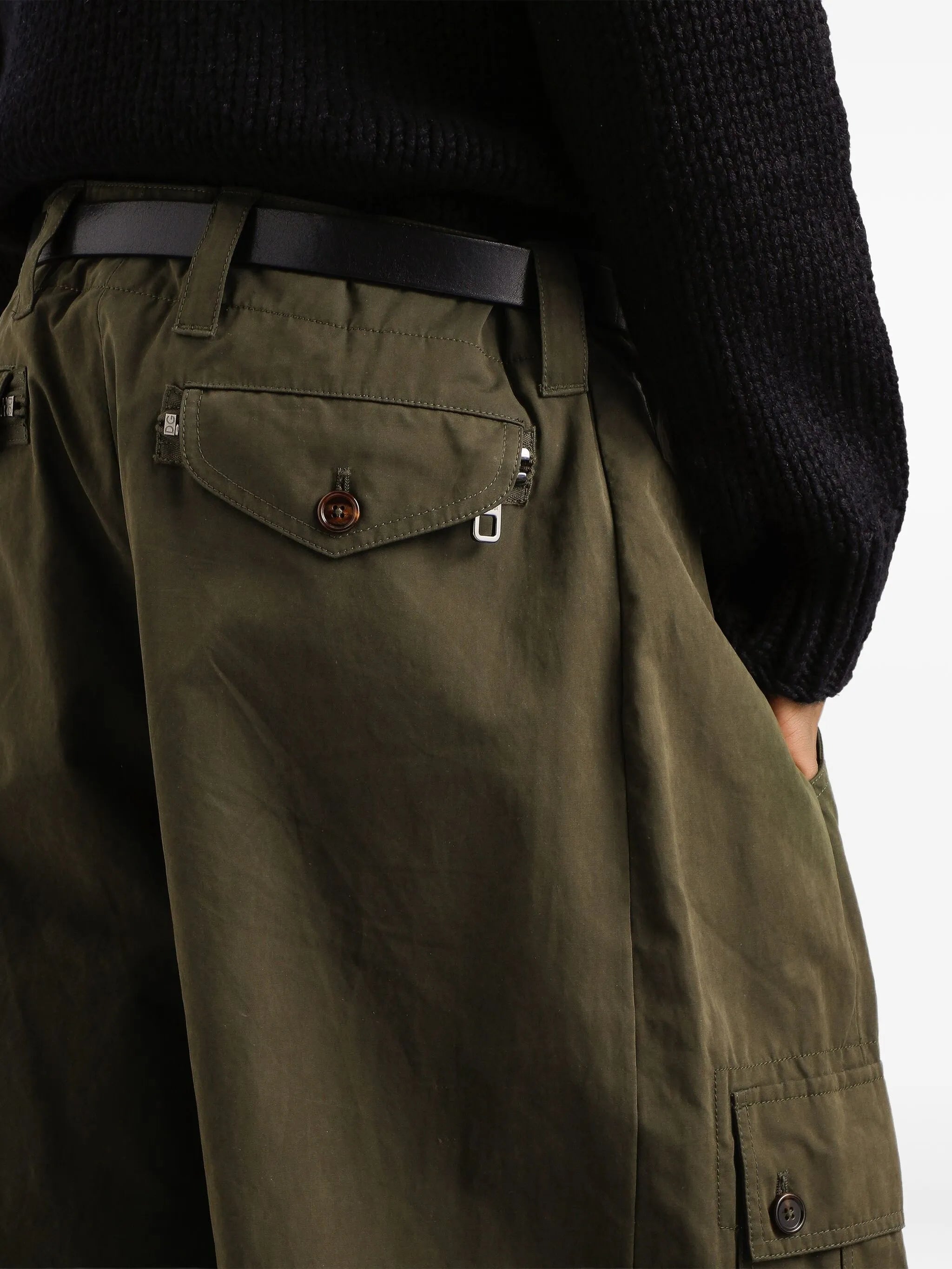 zip-fastening cargo trousers