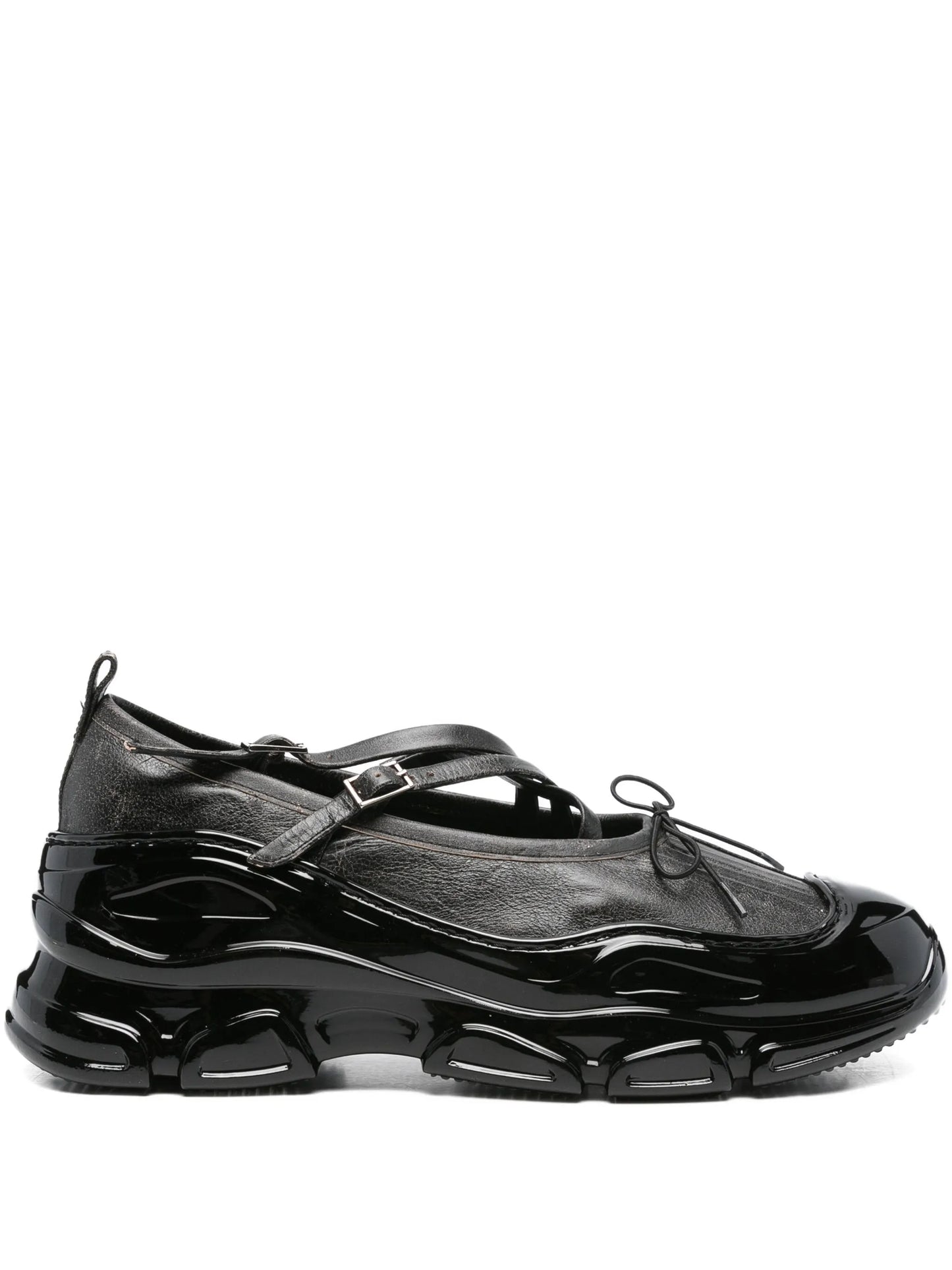 cross-strap patent-toe sneakers