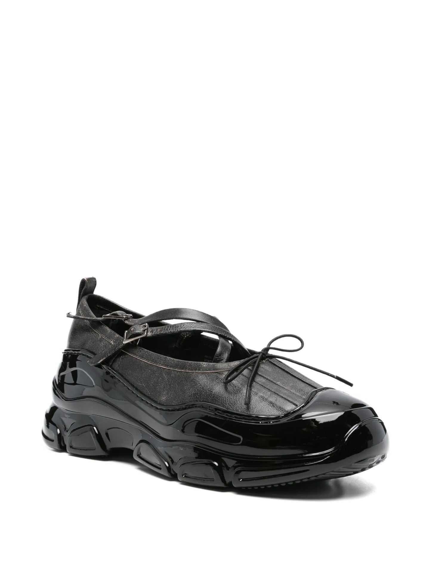 cross-strap patent-toe sneakers