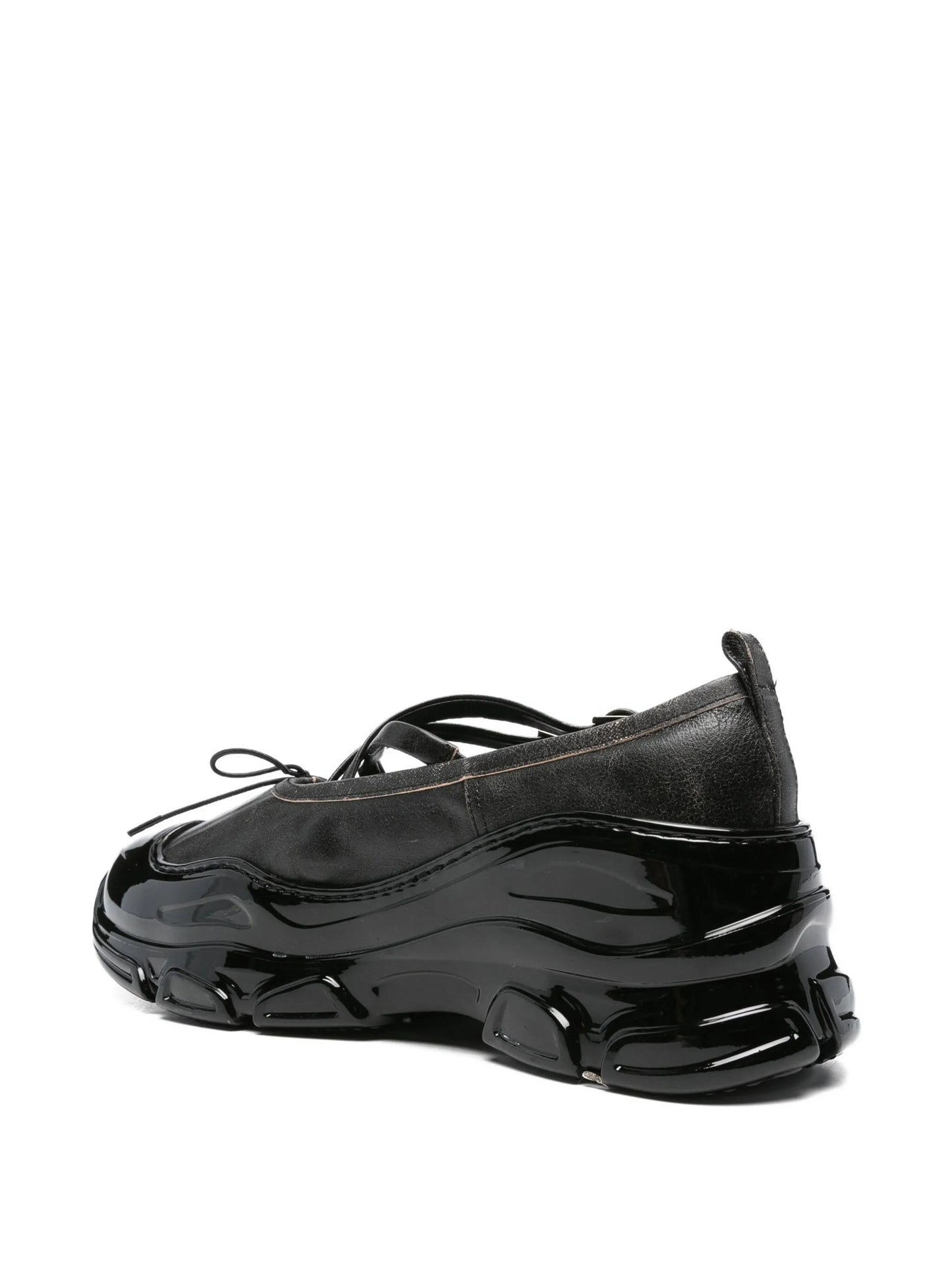 cross-strap patent-toe sneakers