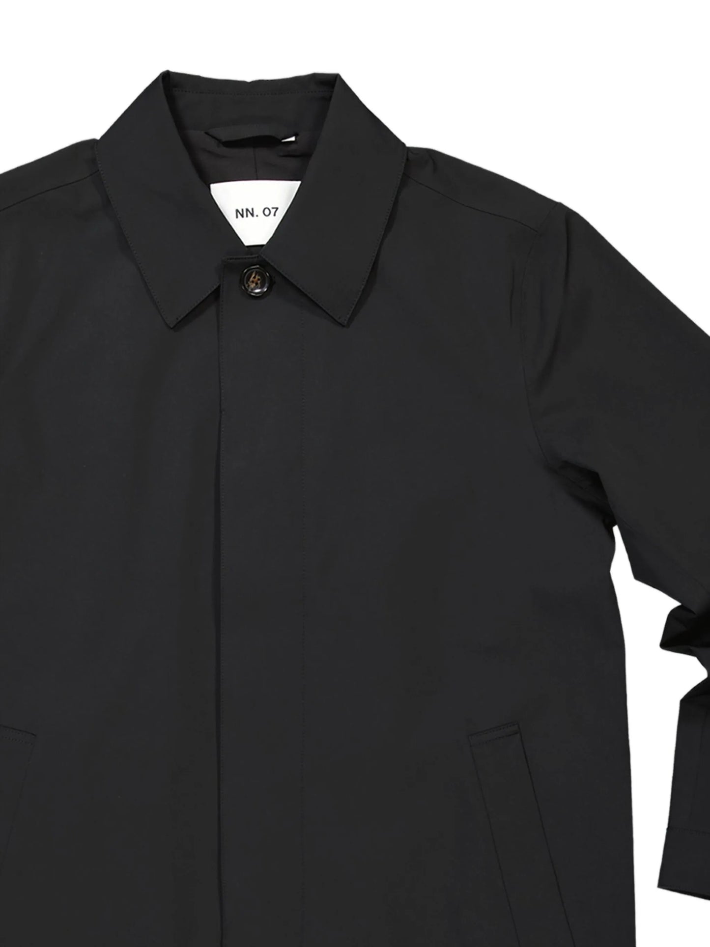 A mid-length, lightweight, transseasonal coat made from breathable, waterproof technical fabric.