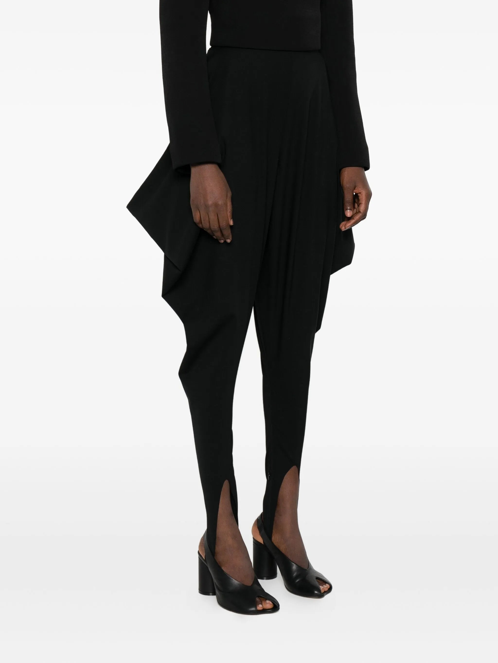 foot-strap stirrup trousers