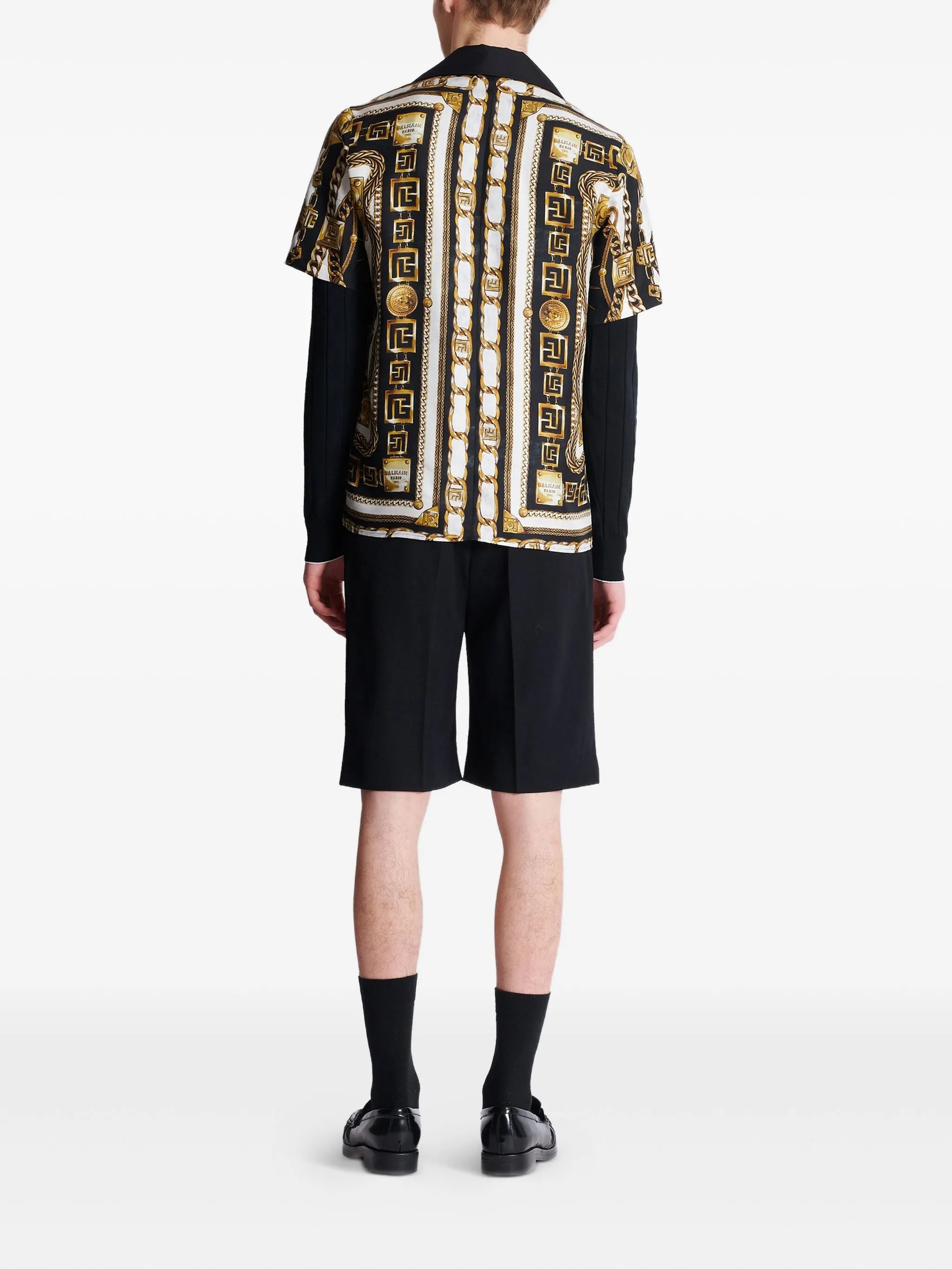 graphic-print shirt