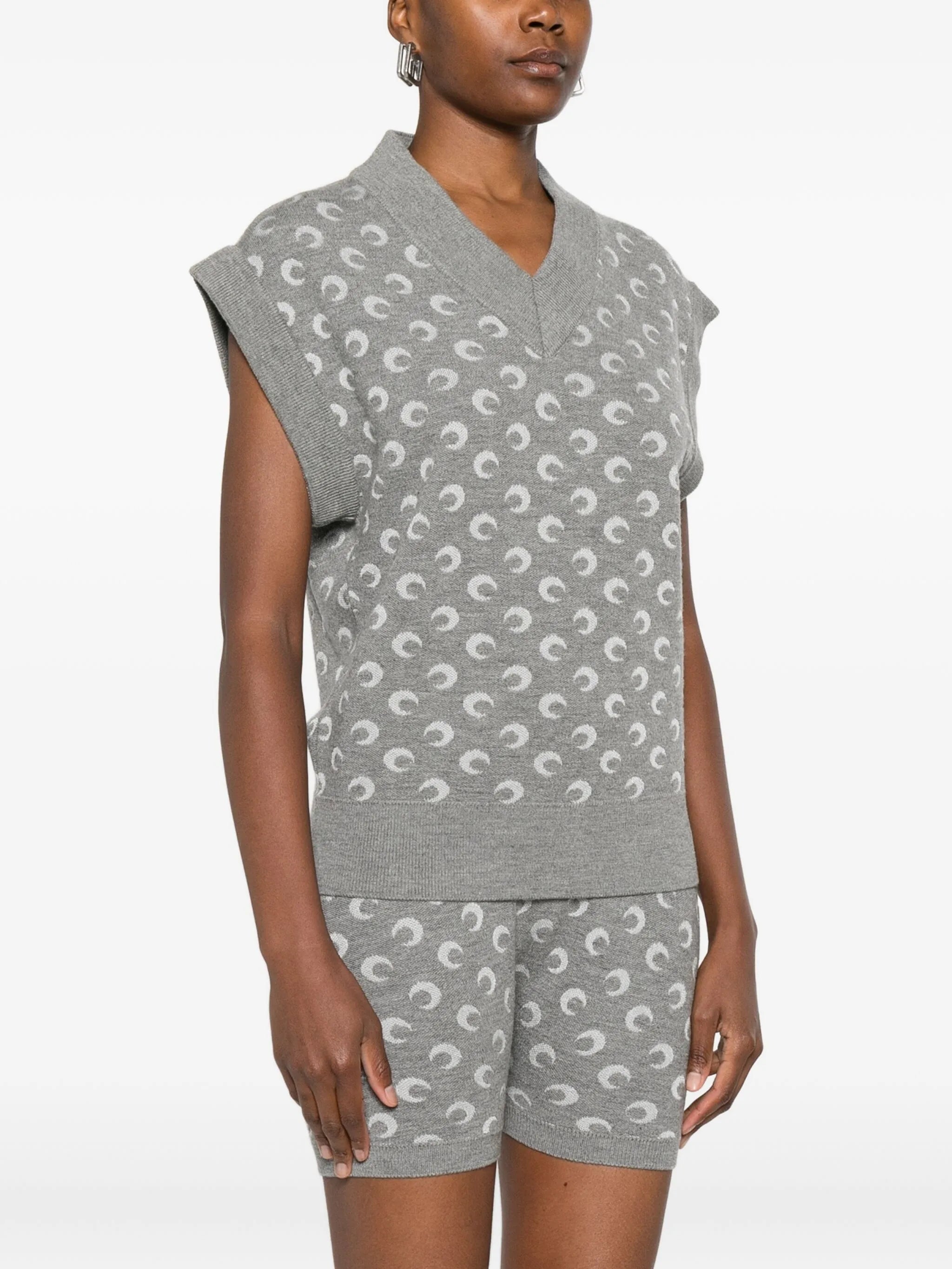 moon-jacquard V-neck vest