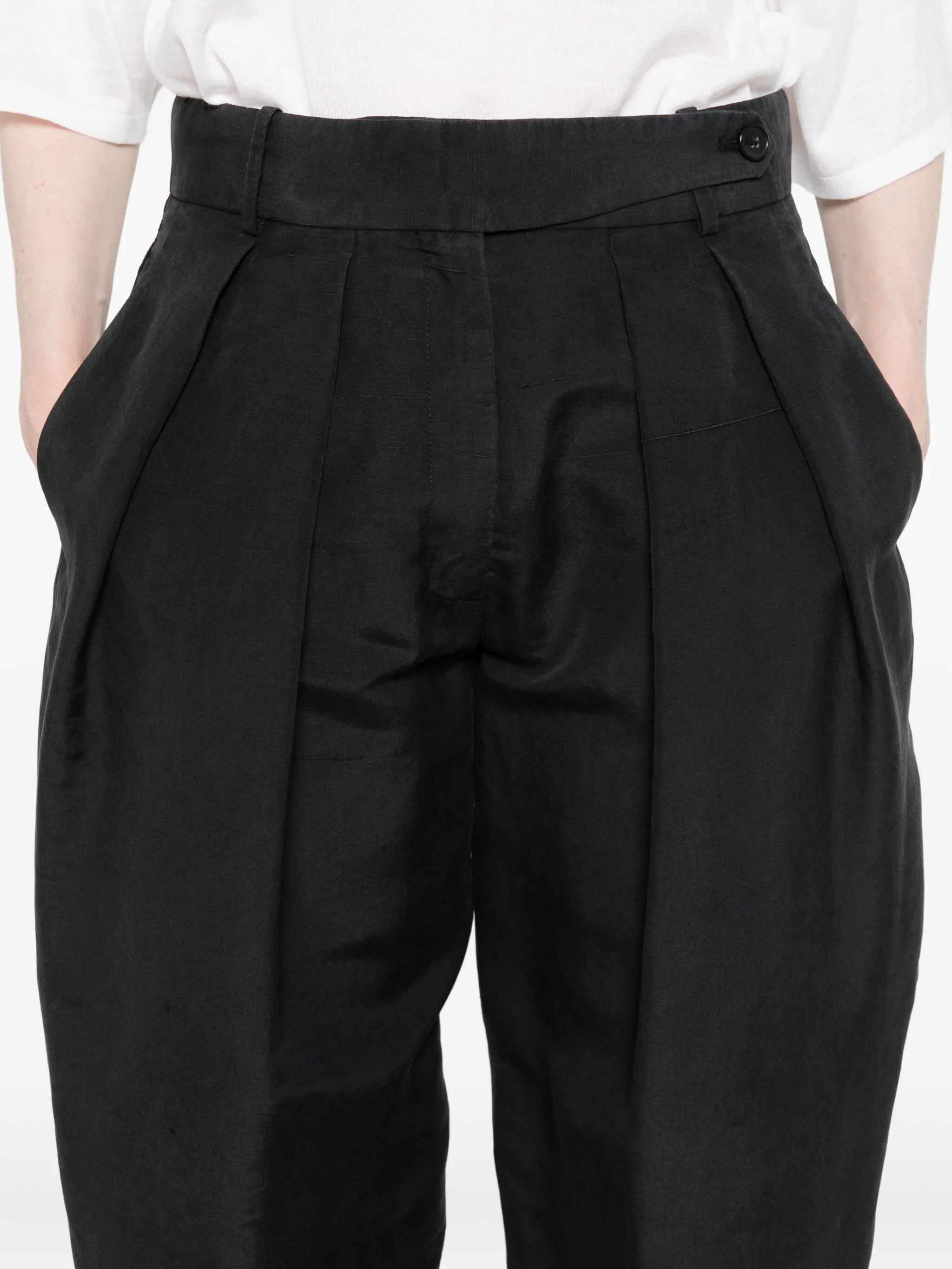 pleated trousers