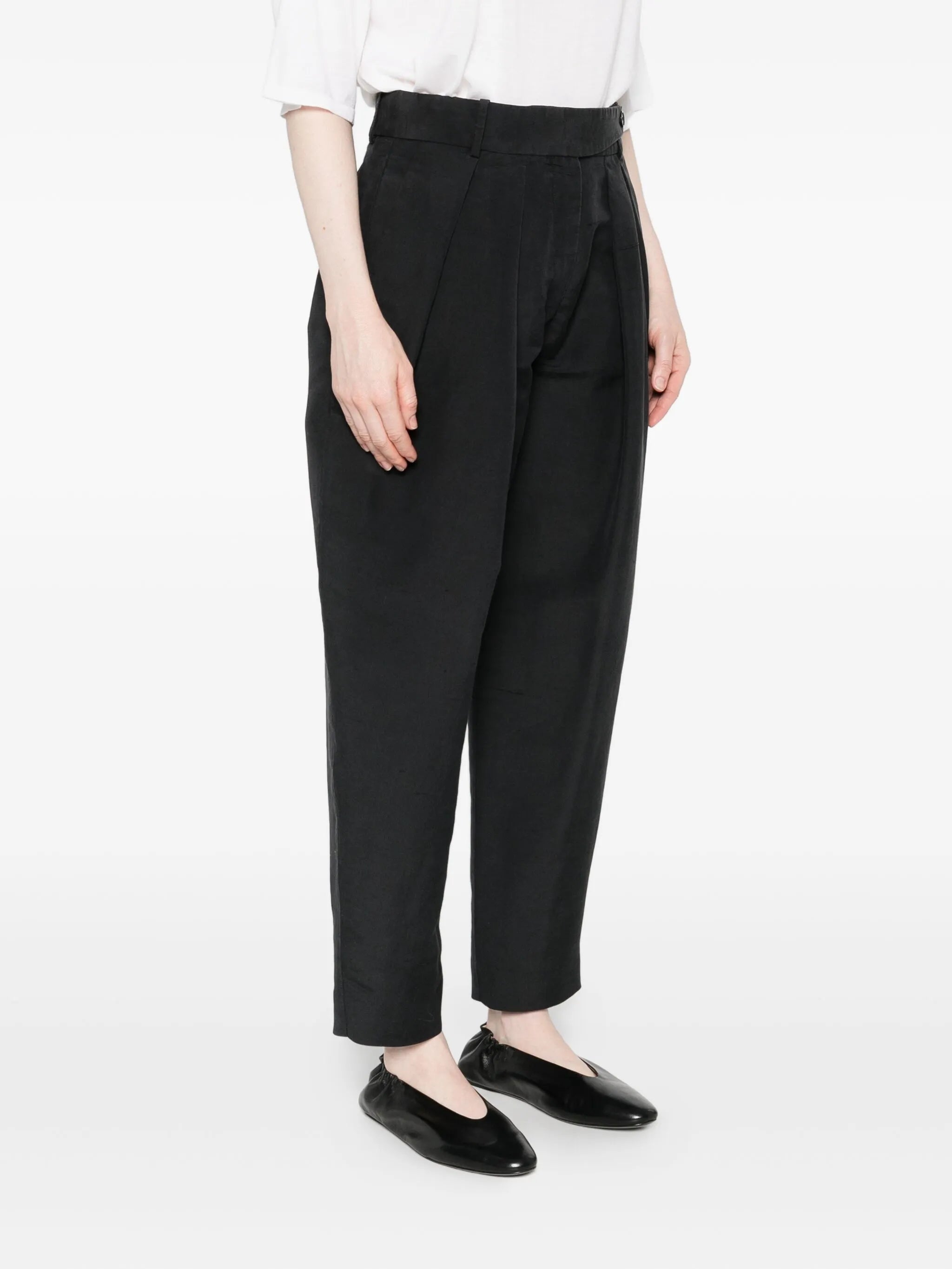 pleated trousers