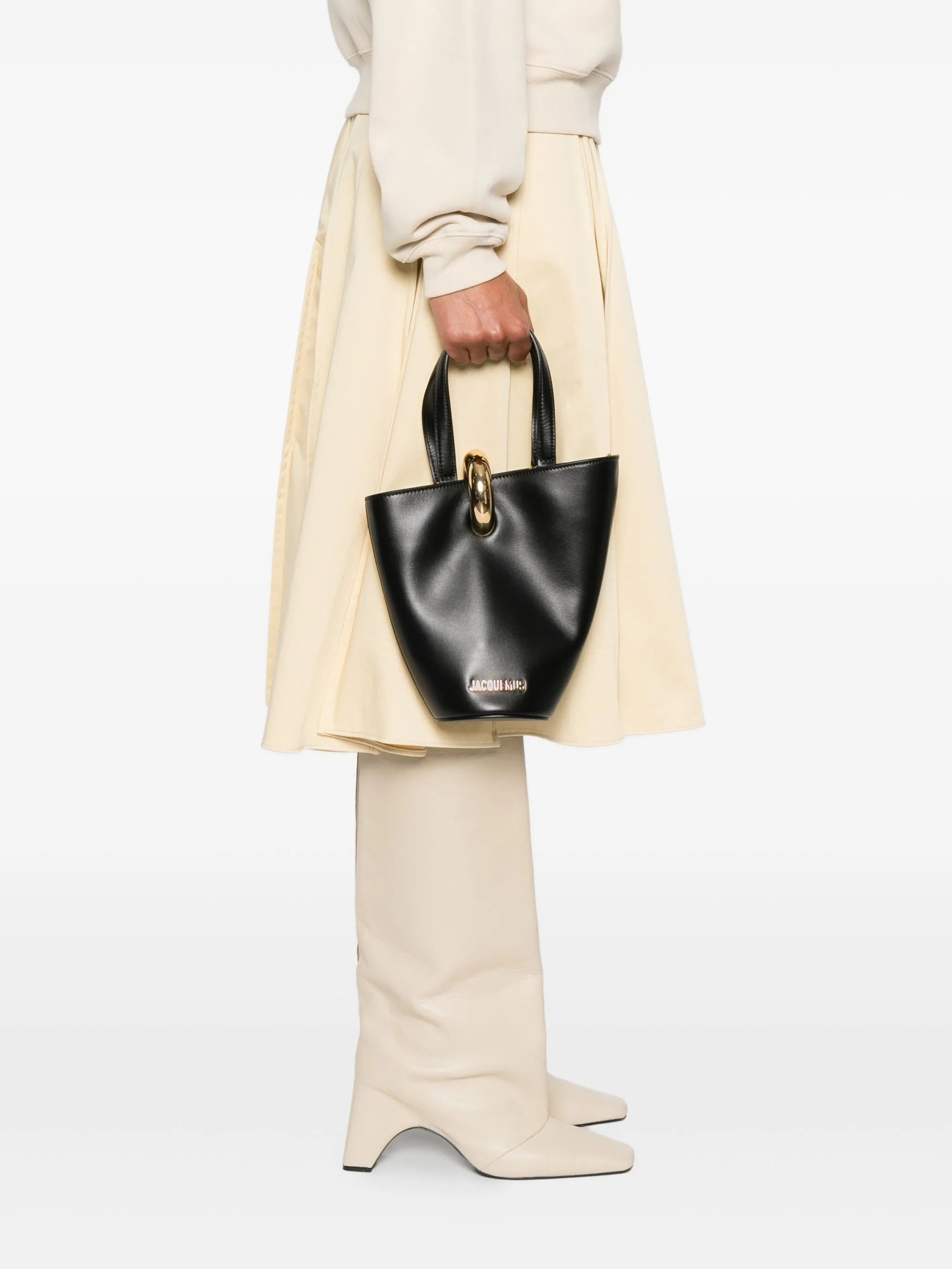 Le Petite Bambola bucket bag