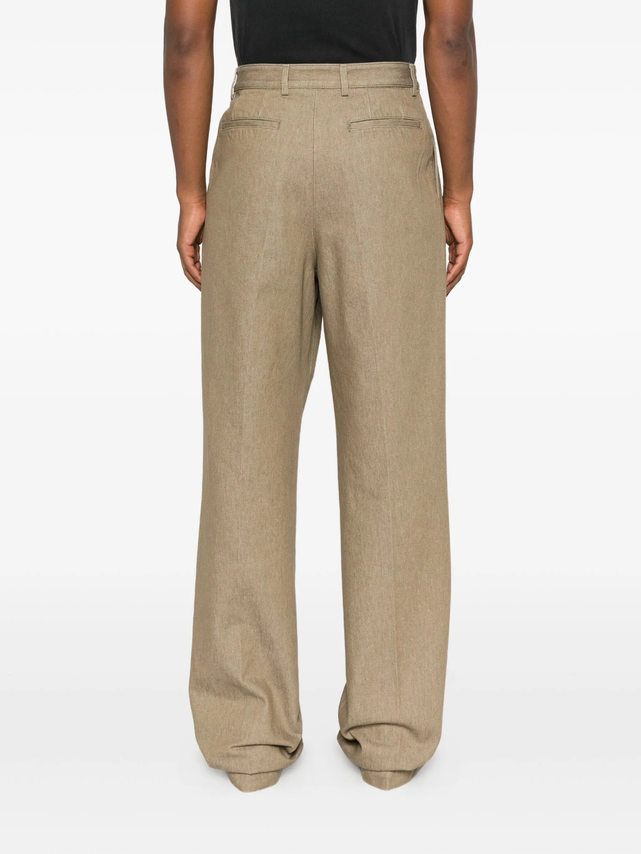 single-pleat trousers