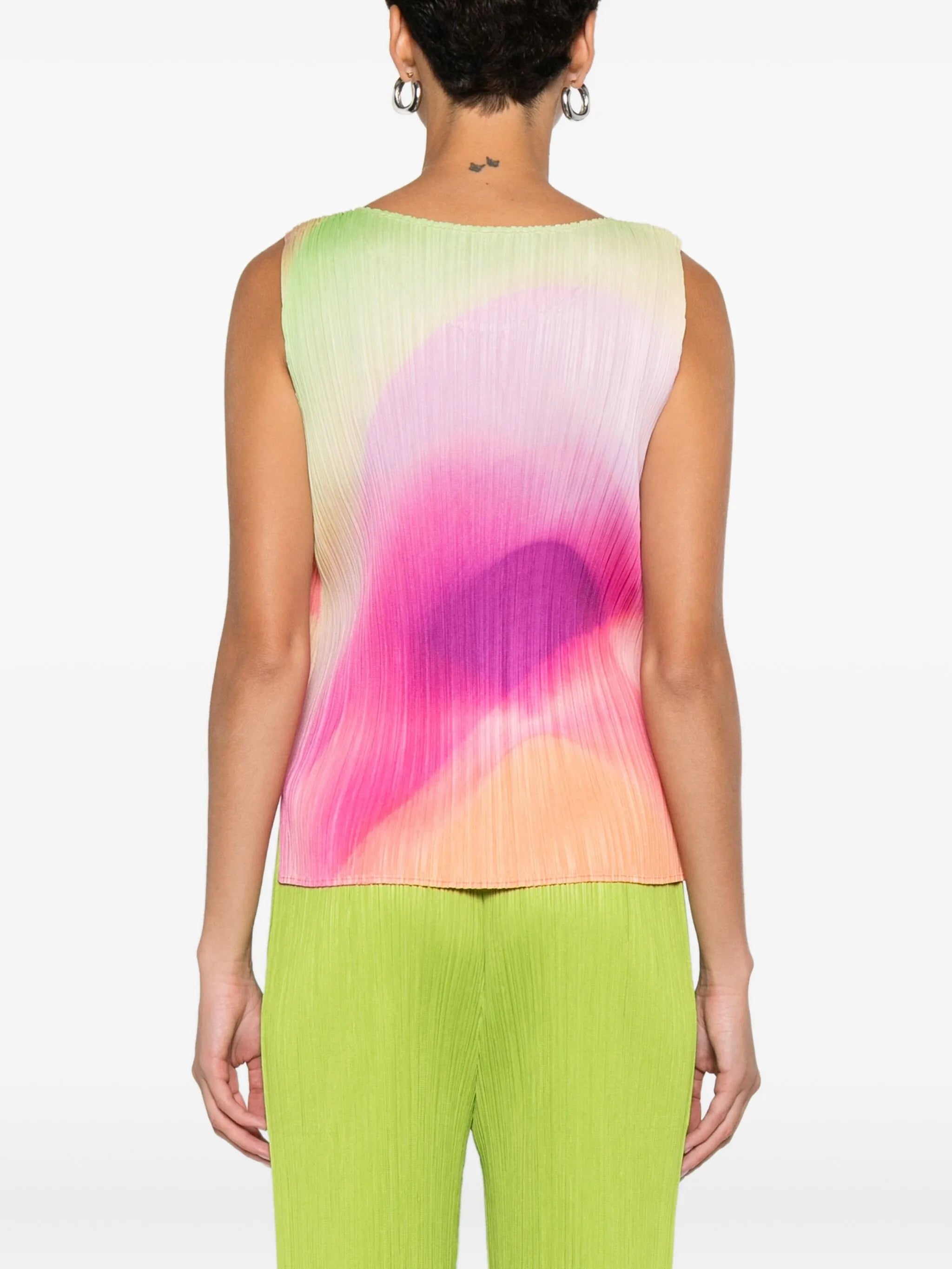 groove-print pleated top
