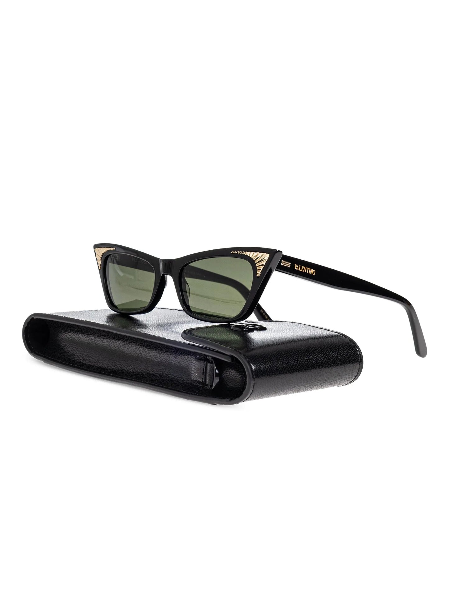 cat eye-frame sunglasses