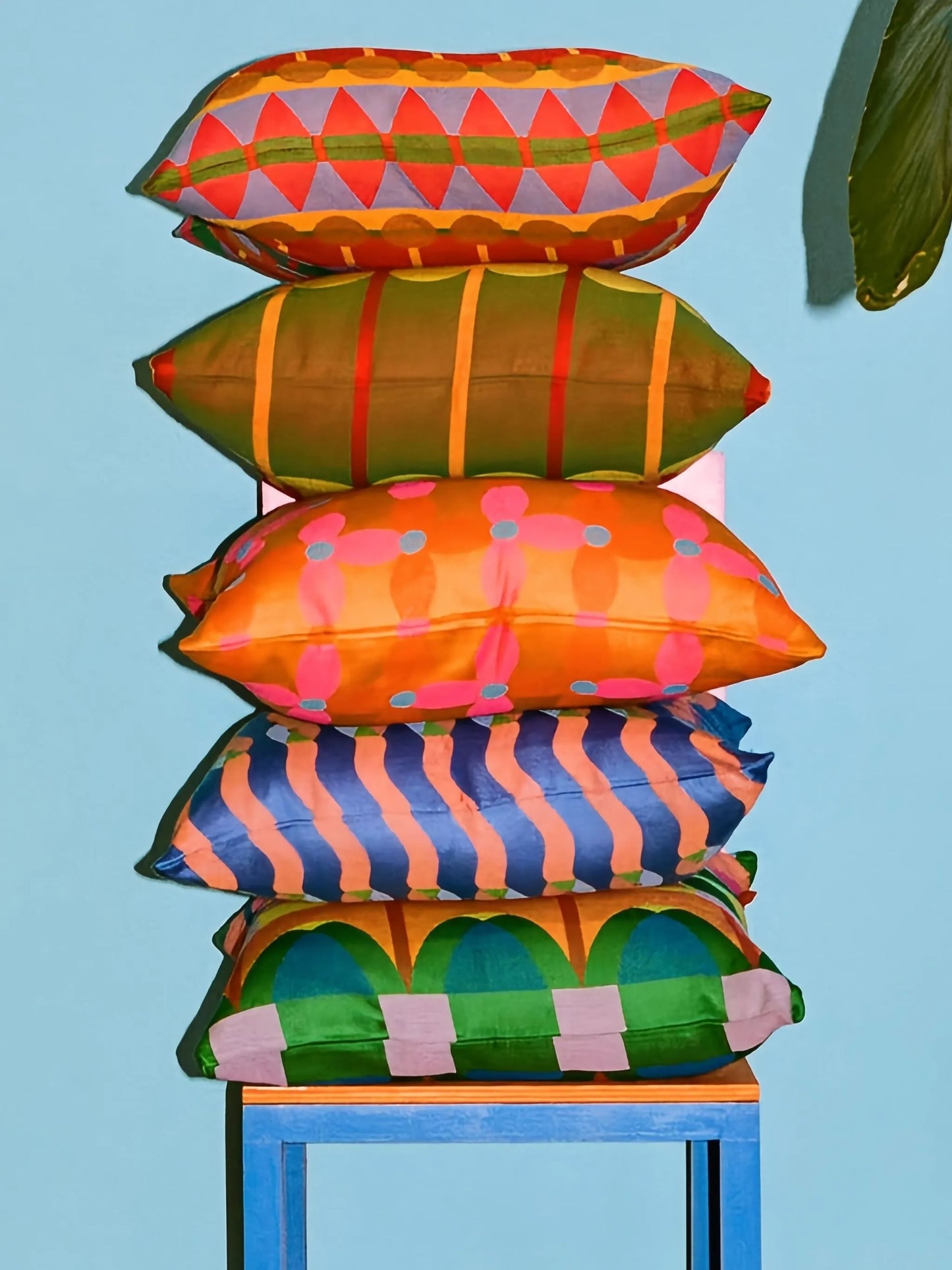 Aami geometric-pattern cushion