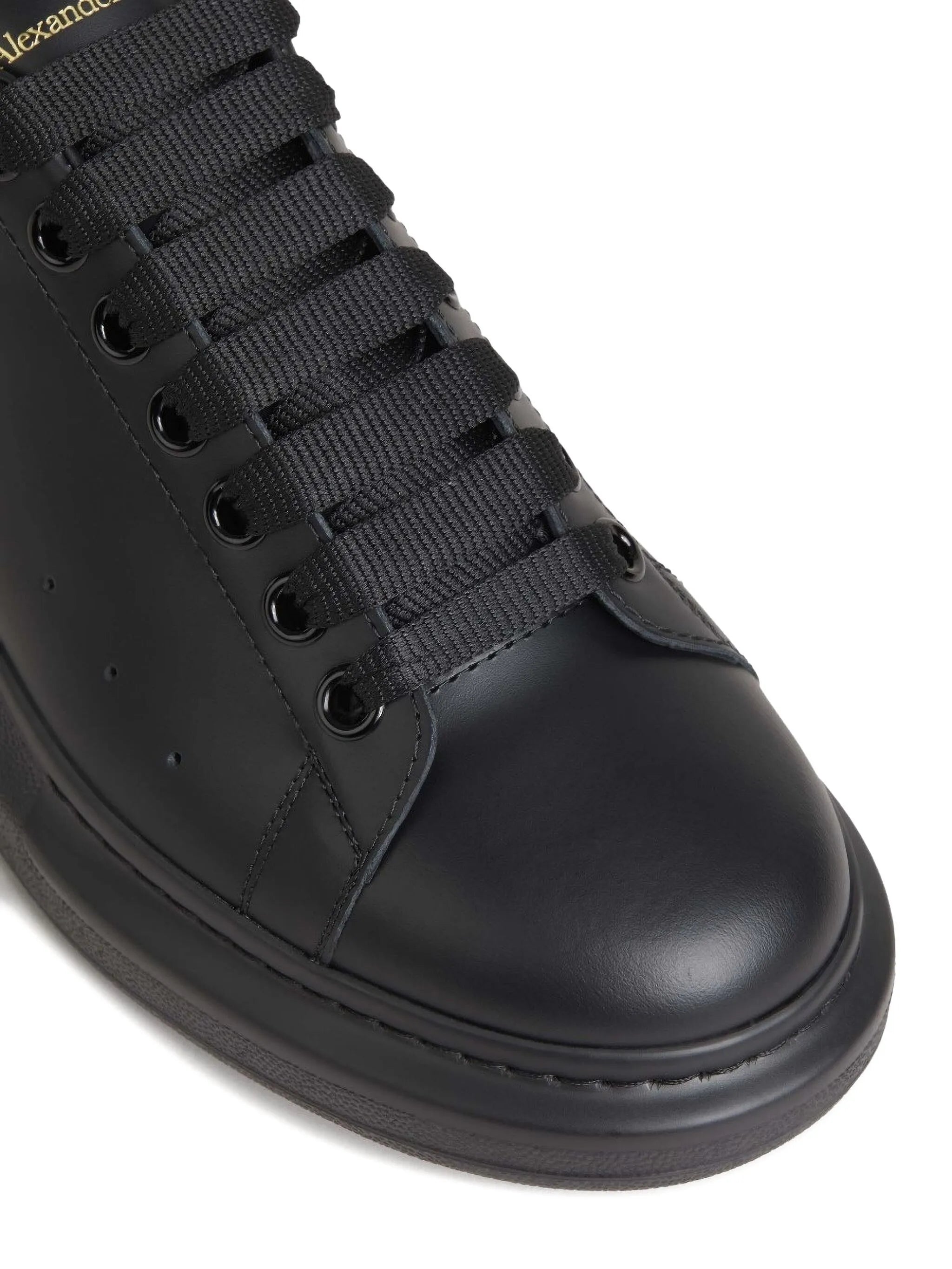 Oversized platform sneakers