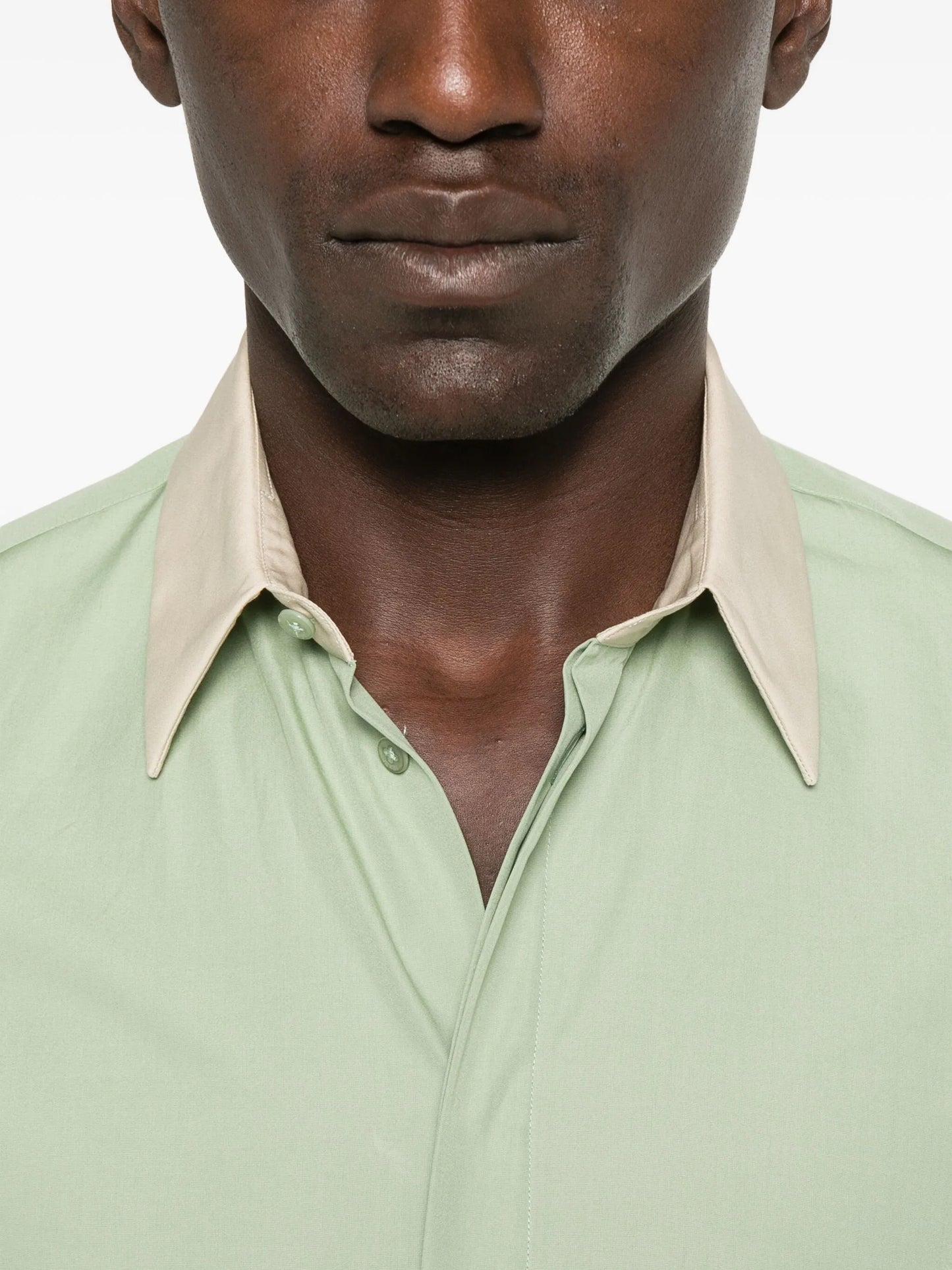 logo-embroidered contrast-collar shirt