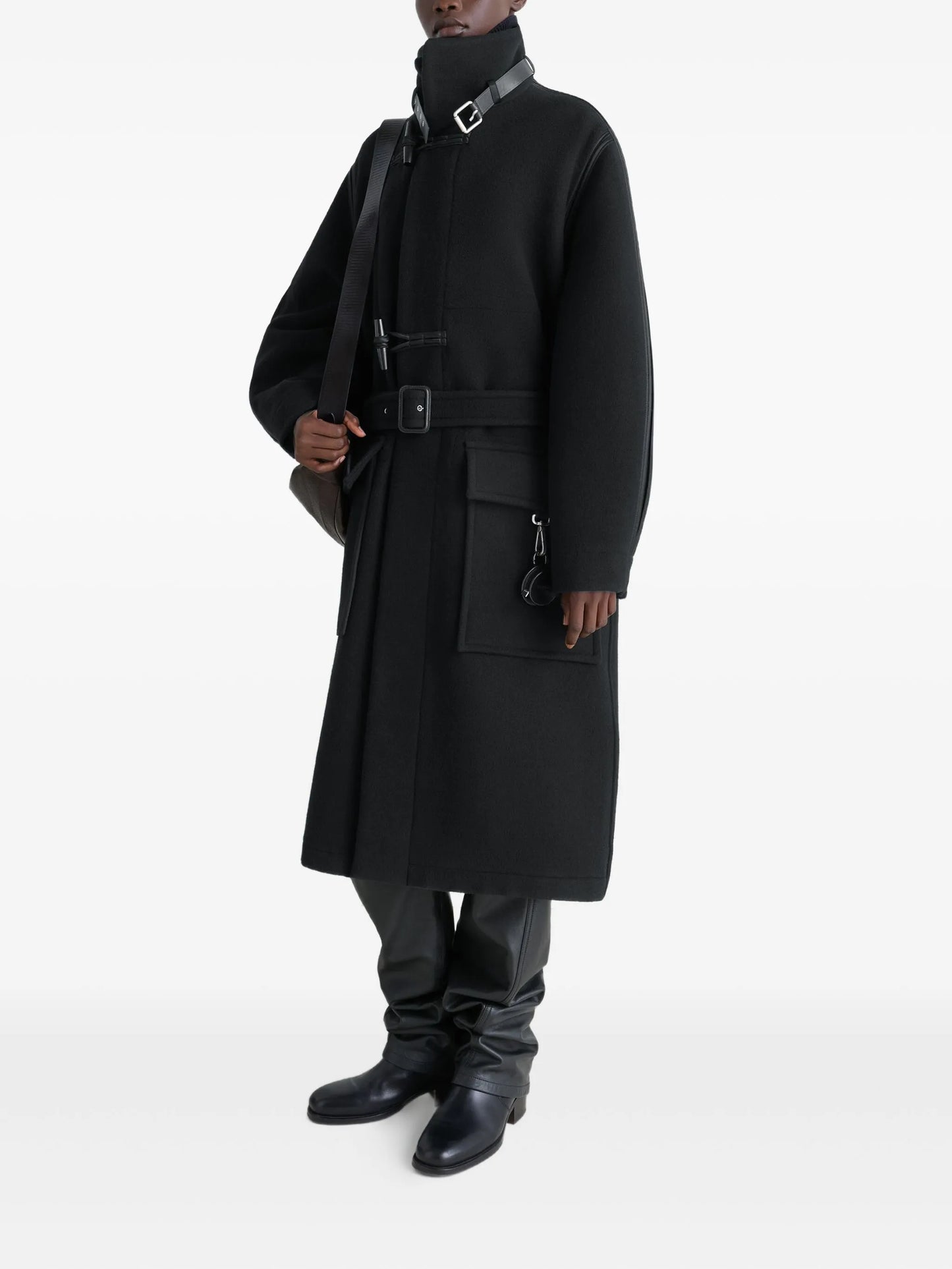 belted toggle-fastening coat