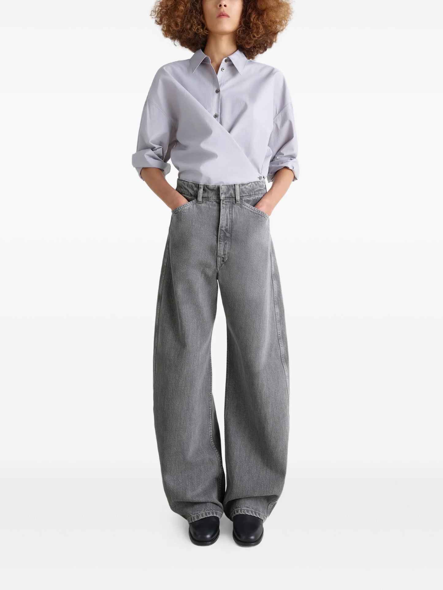high-waisted jeans