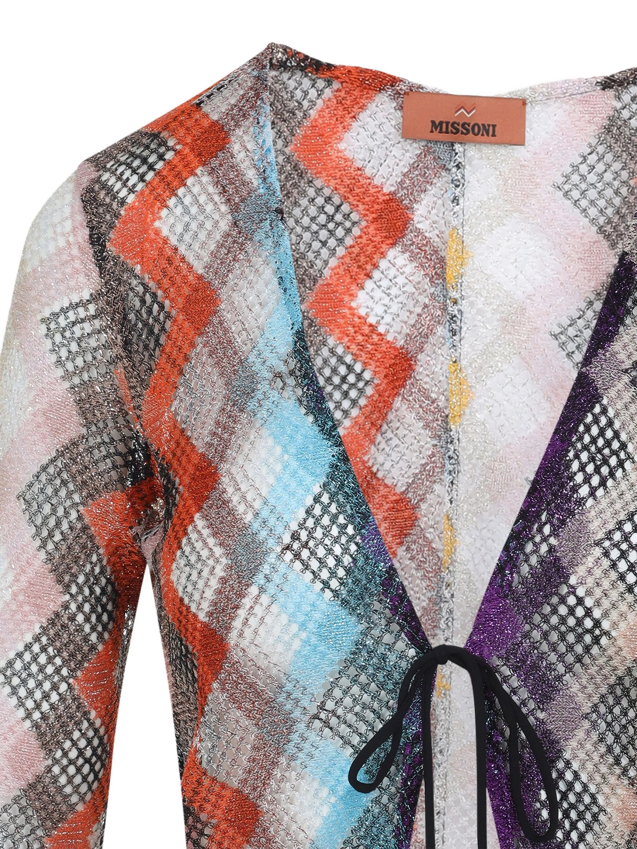 Zigzag-patterned cover-up