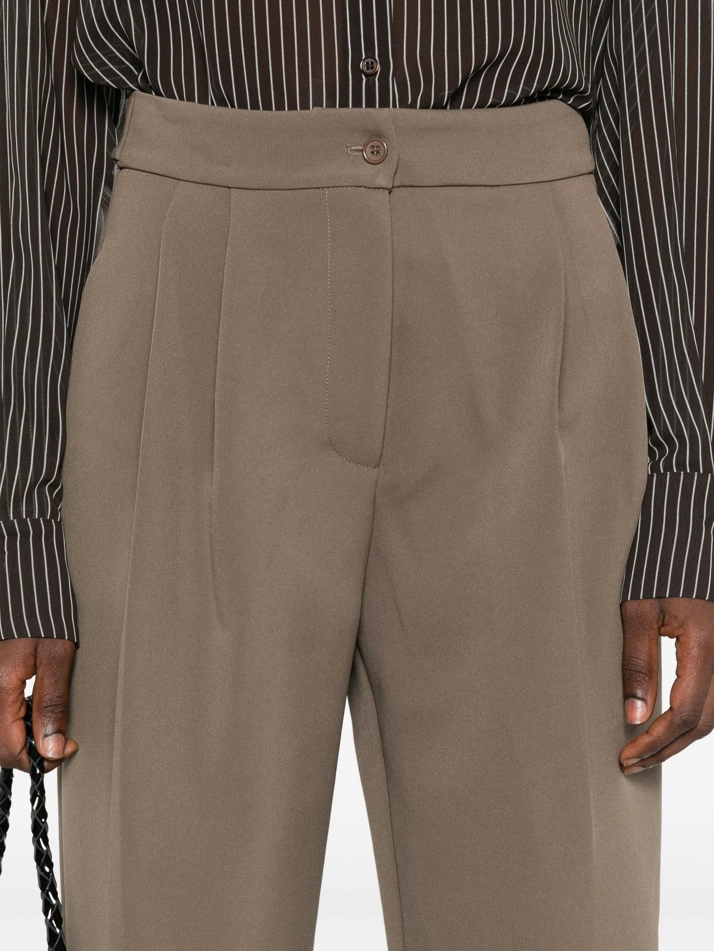 pleated buttoned trousers