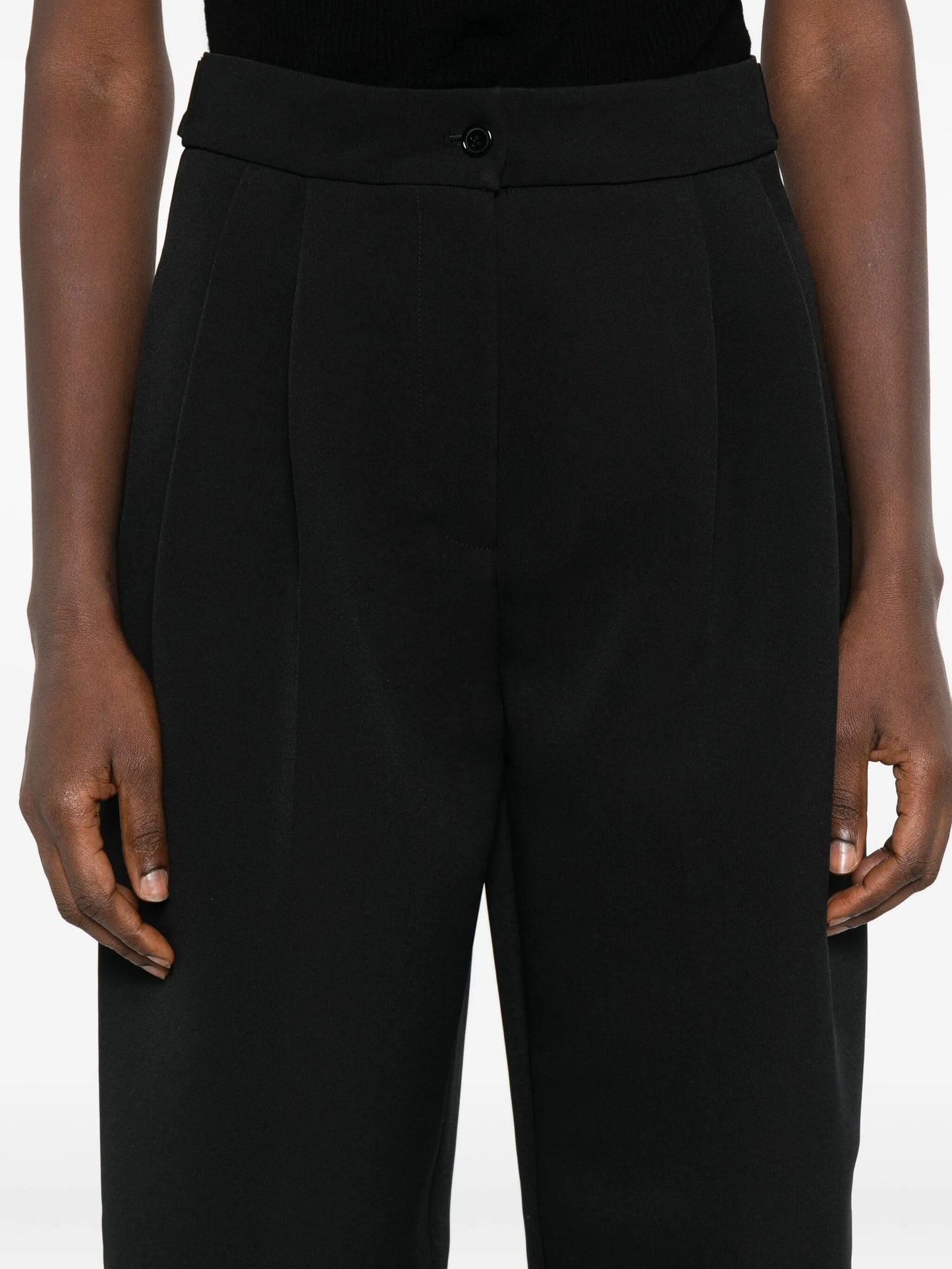 pleated buttoned trousers
