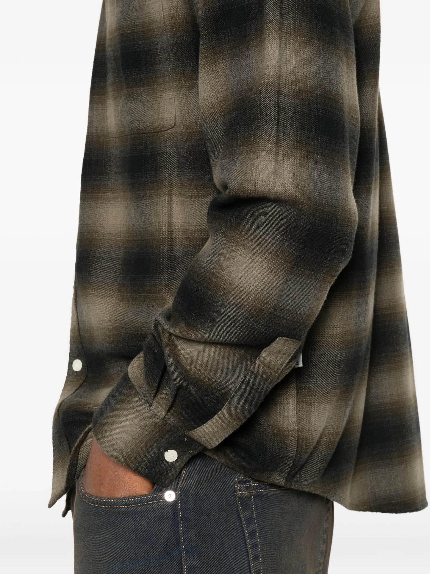 Button-up shirt made in soft cotton and woven in a flannel twill weave.