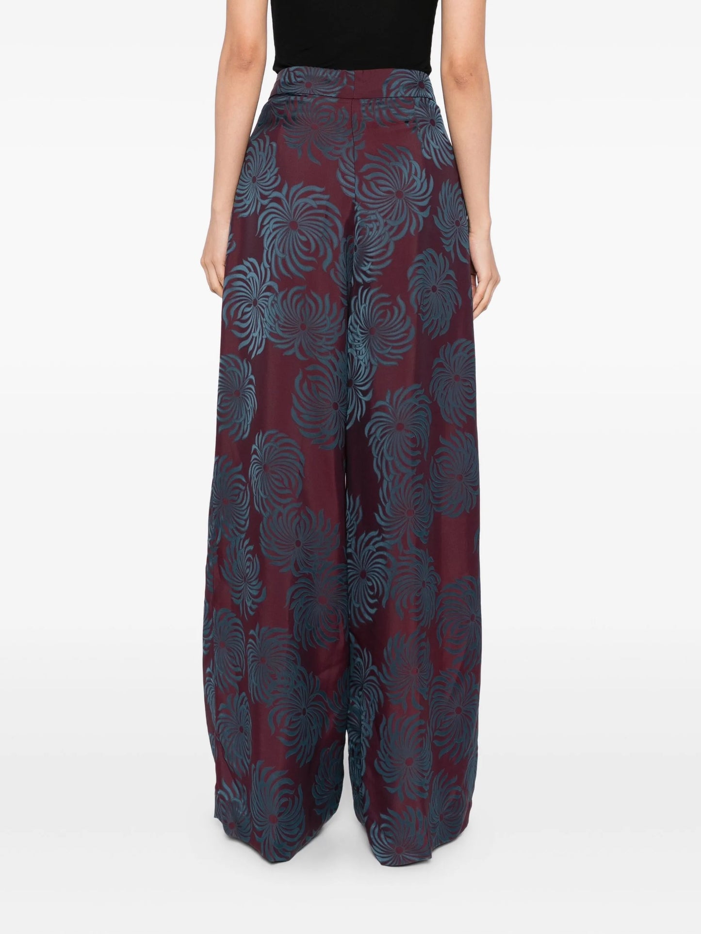 floral-print trousers