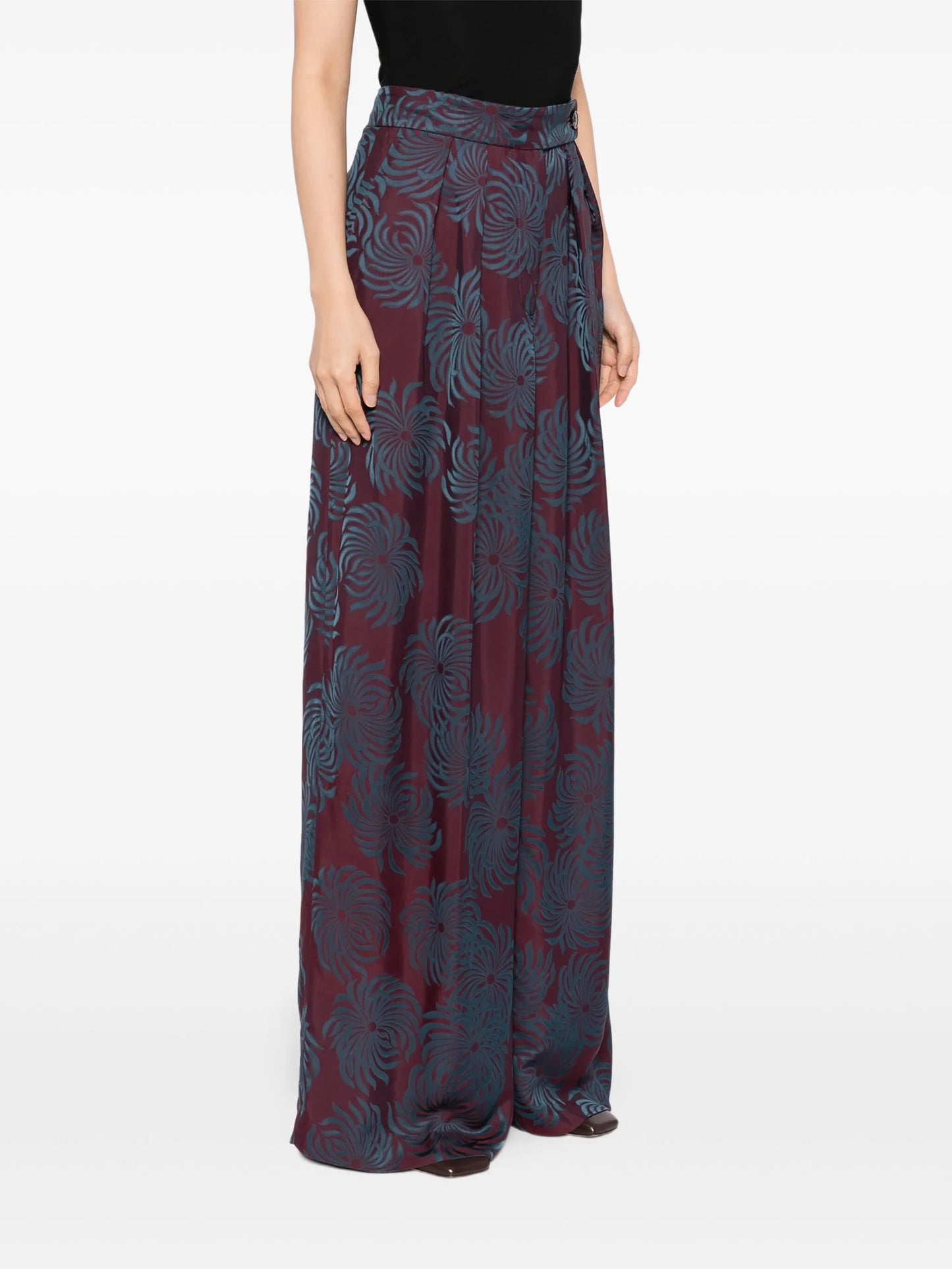 floral-print trousers