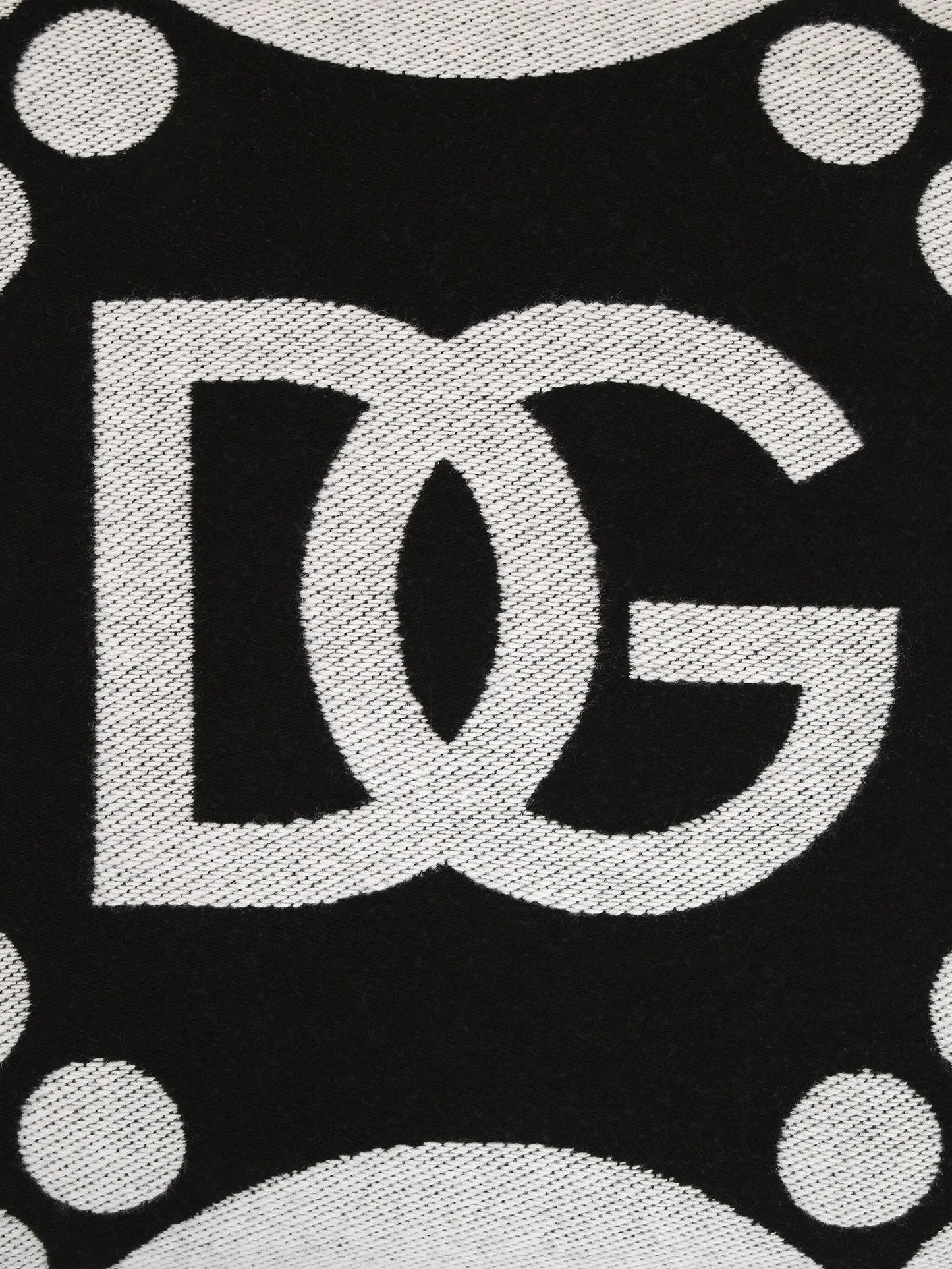 logo-detailed cushion