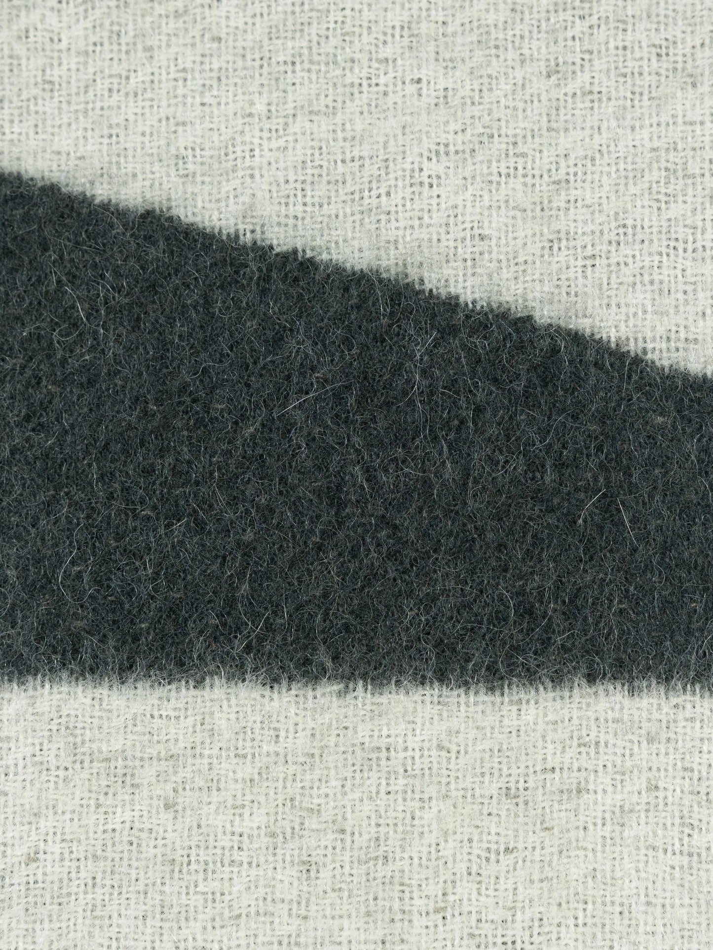 abstract-pattern wool blanket (178cm x 135cm)