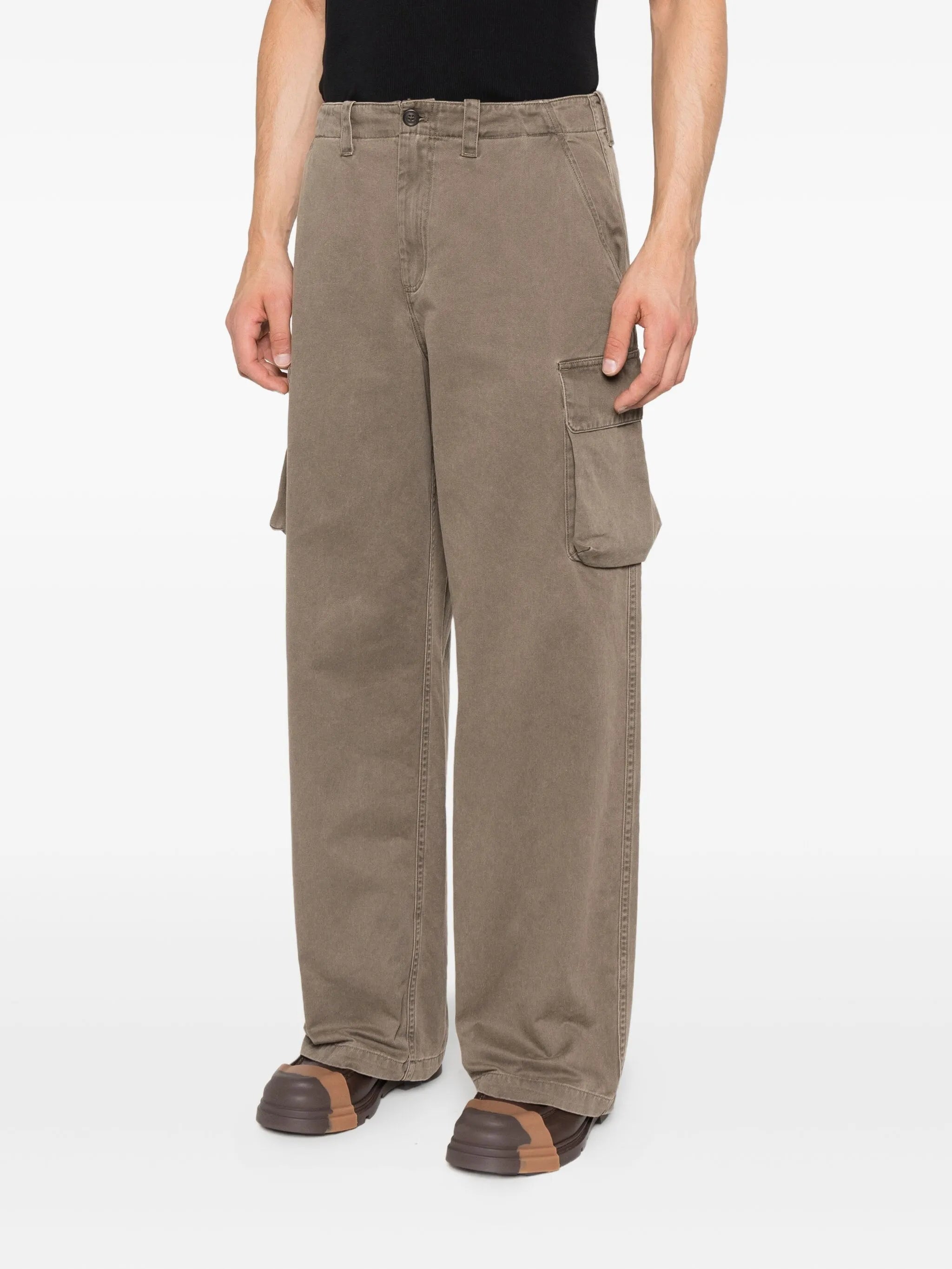 carg-pocket trousers