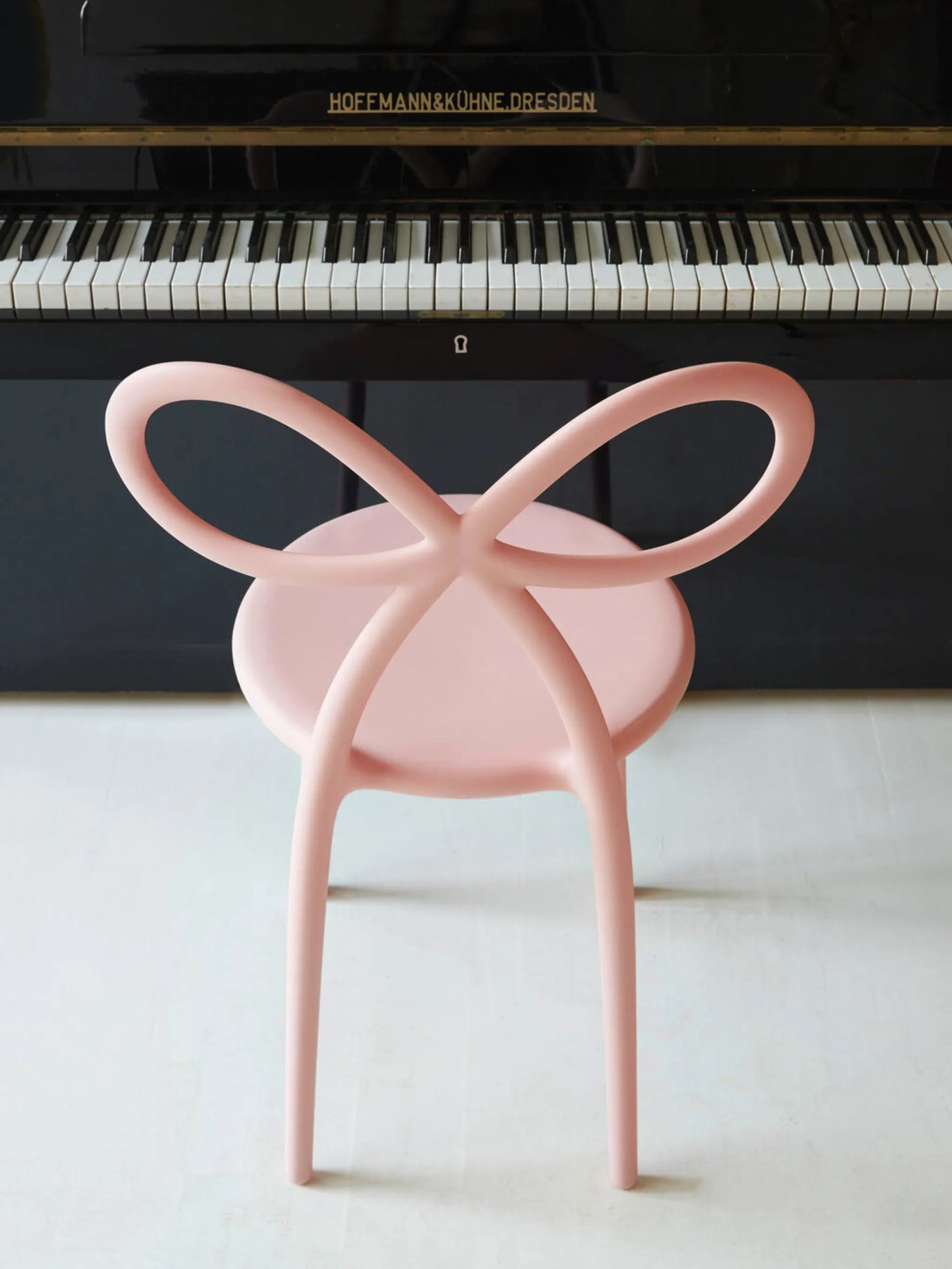 Ribbon chair