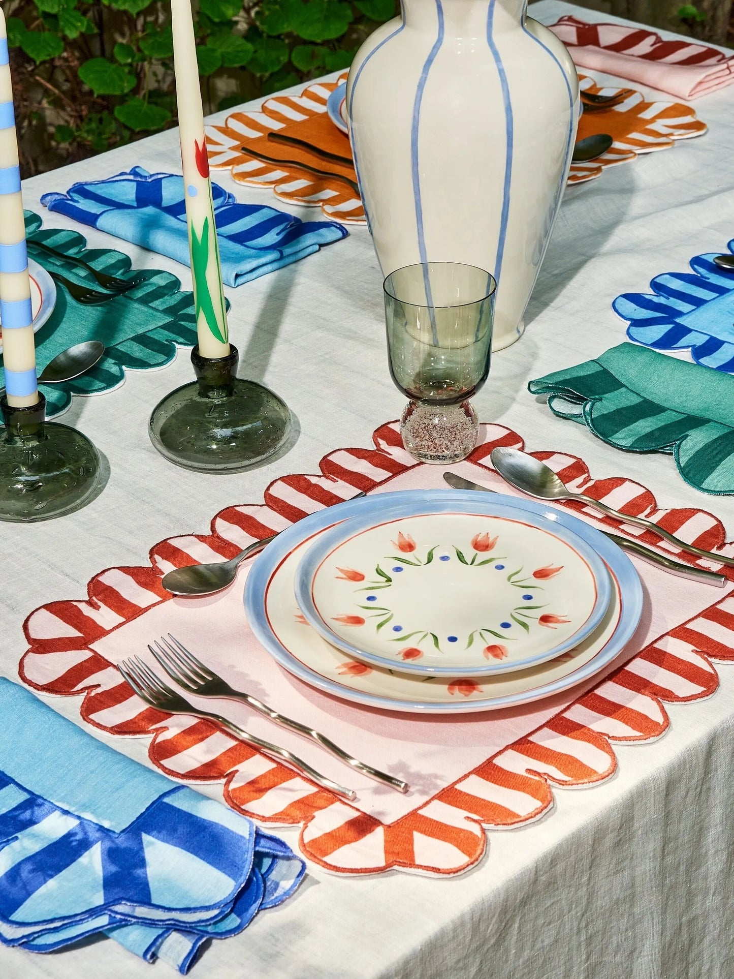 scalloped-edge striped napkins (set of four)