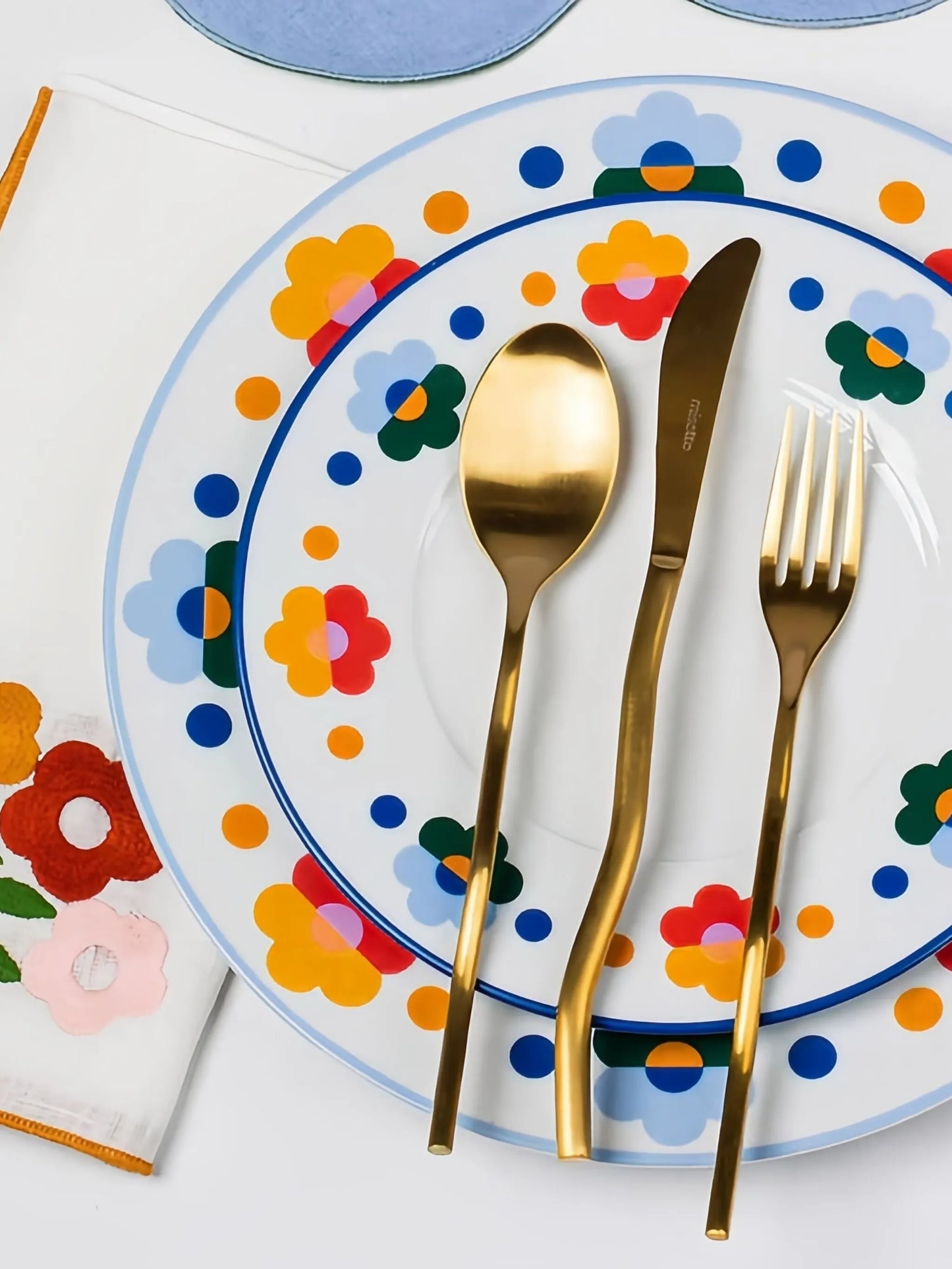 floral-embroidered napkins (set of four)