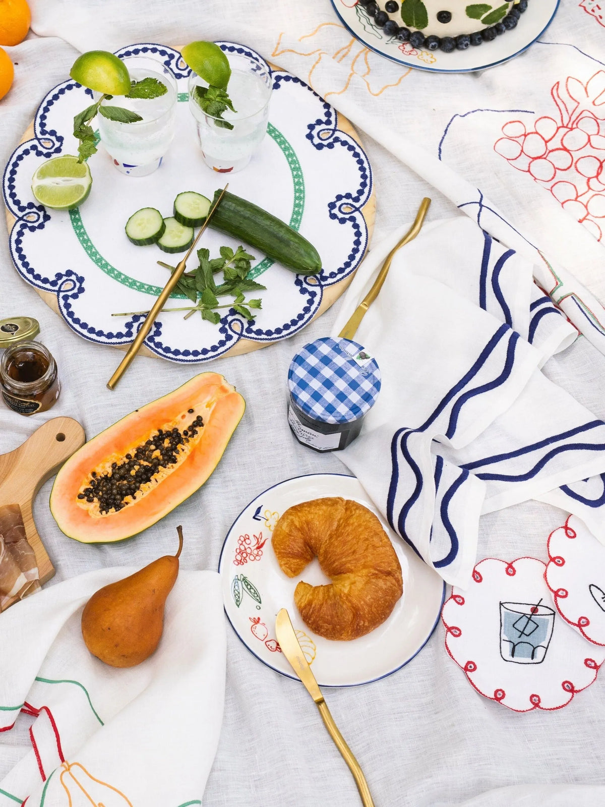 colorblock embroidered linen napkins in dark blue (set of 4)