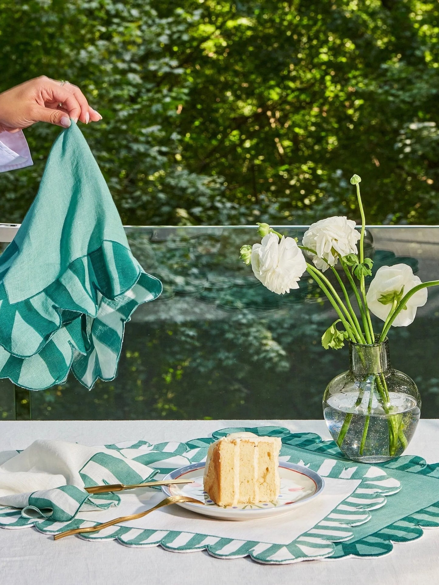 jardin scalloped double-sided placemats (set of four)