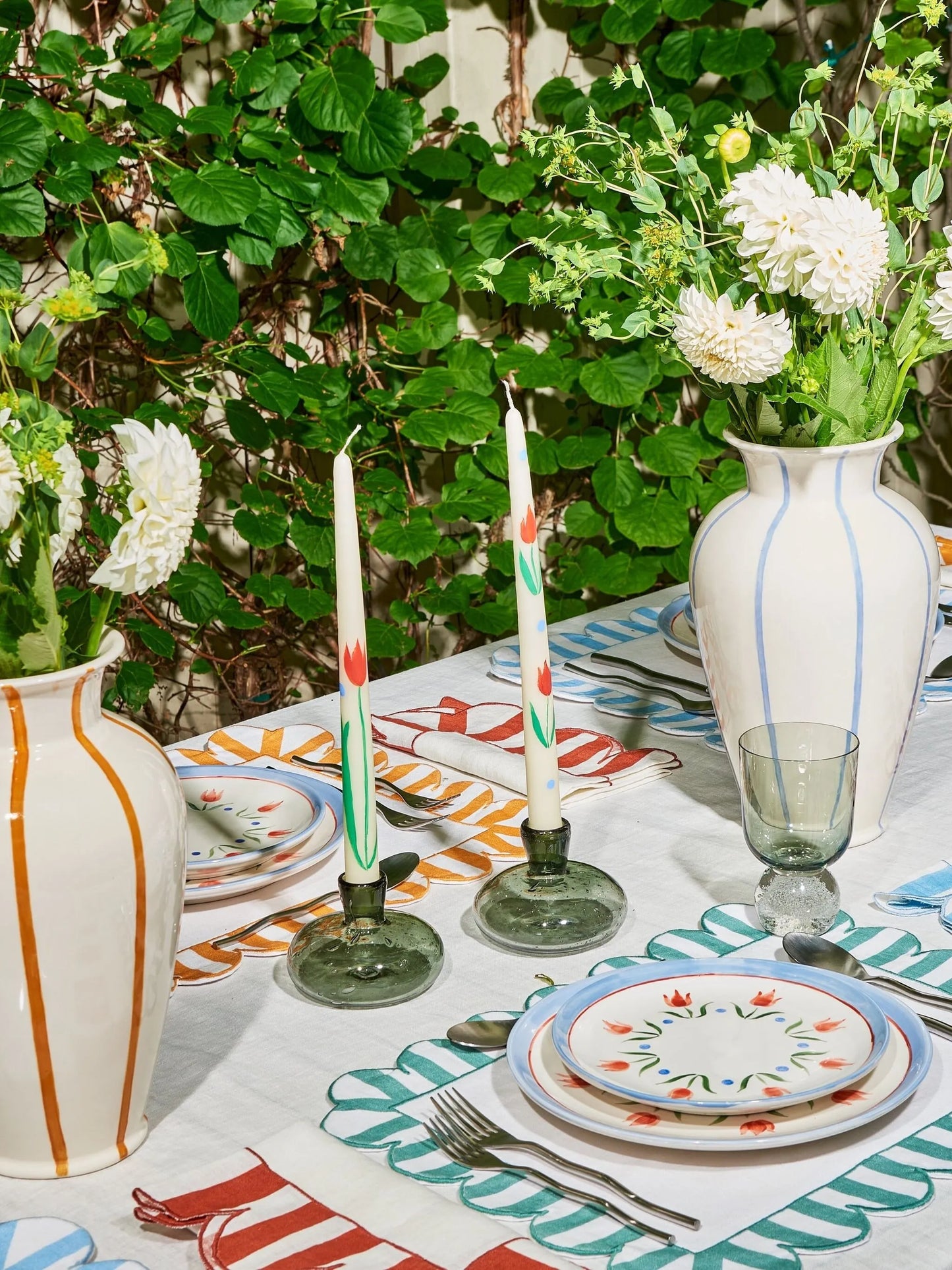 jardin embroidered linen scalloped stripe napkin with natural base (set of 4)