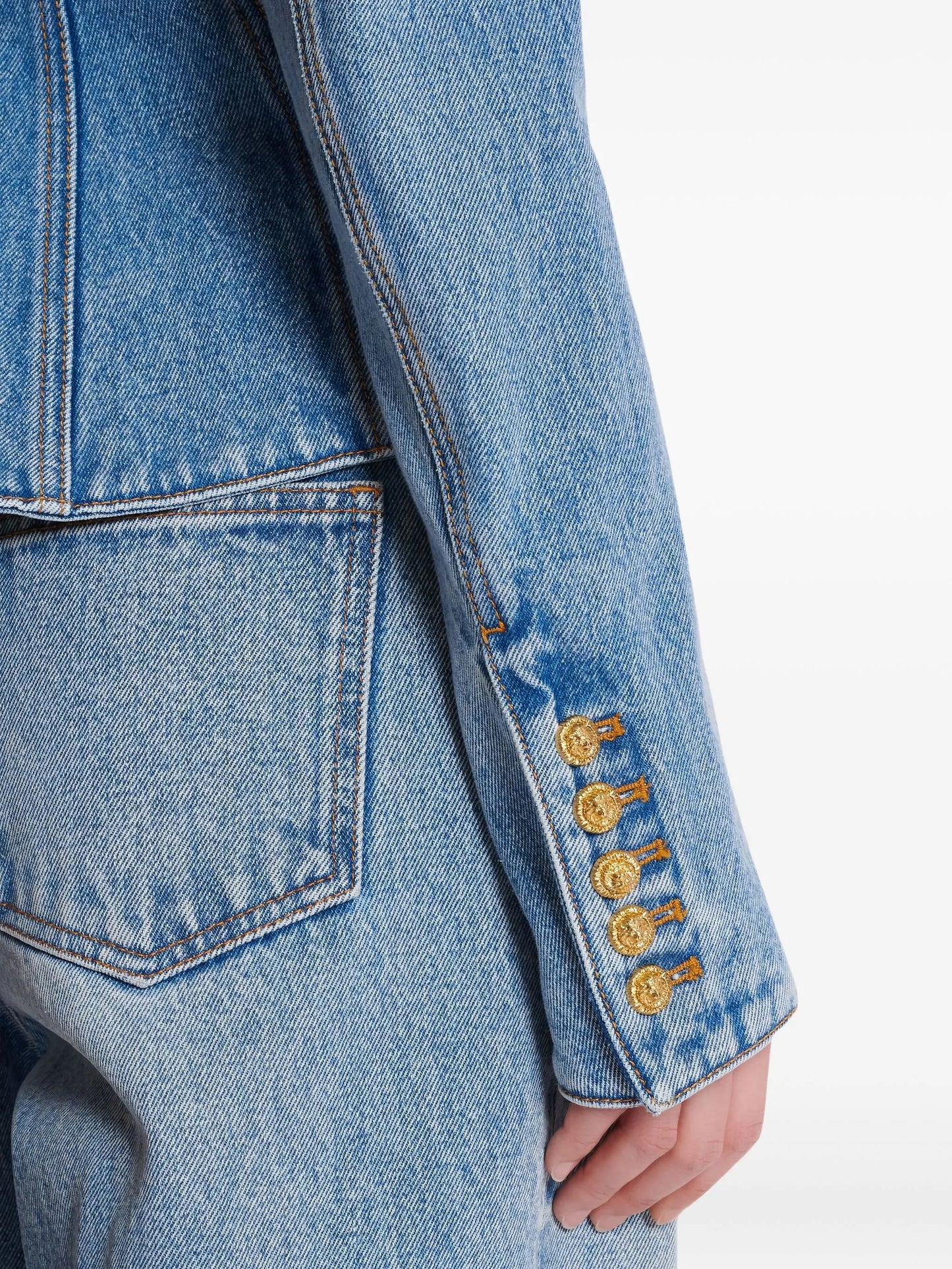 padded-shoulder buttoned denim jacket