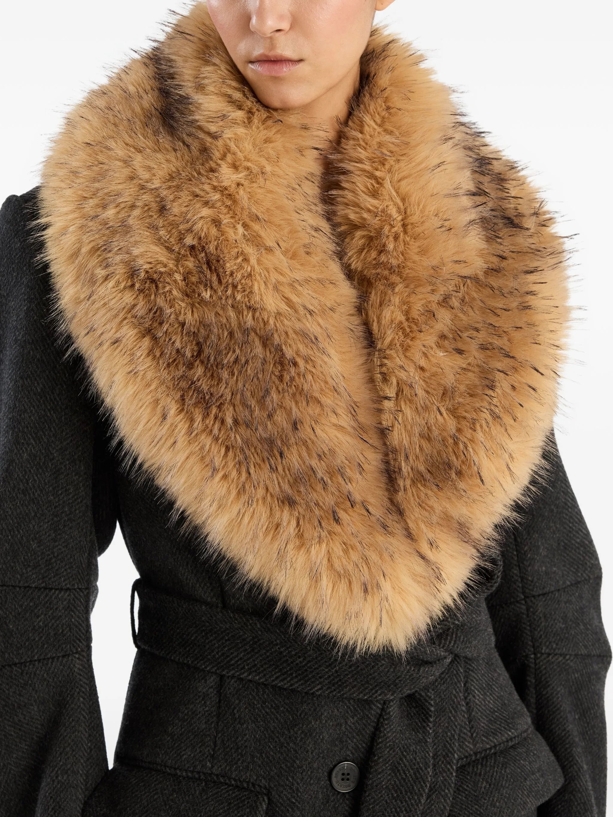 single-breasted faux-fur collar coat