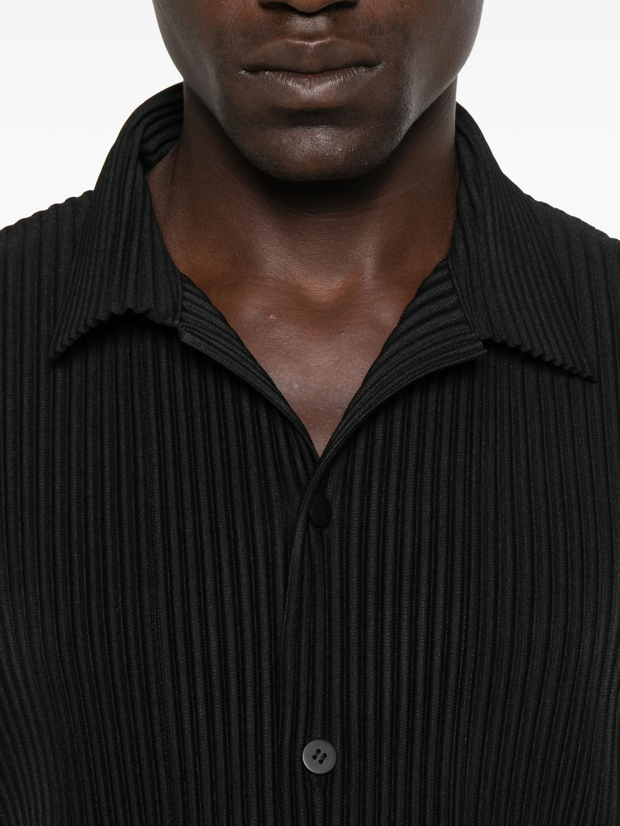 pleated short-sleeve shirt
