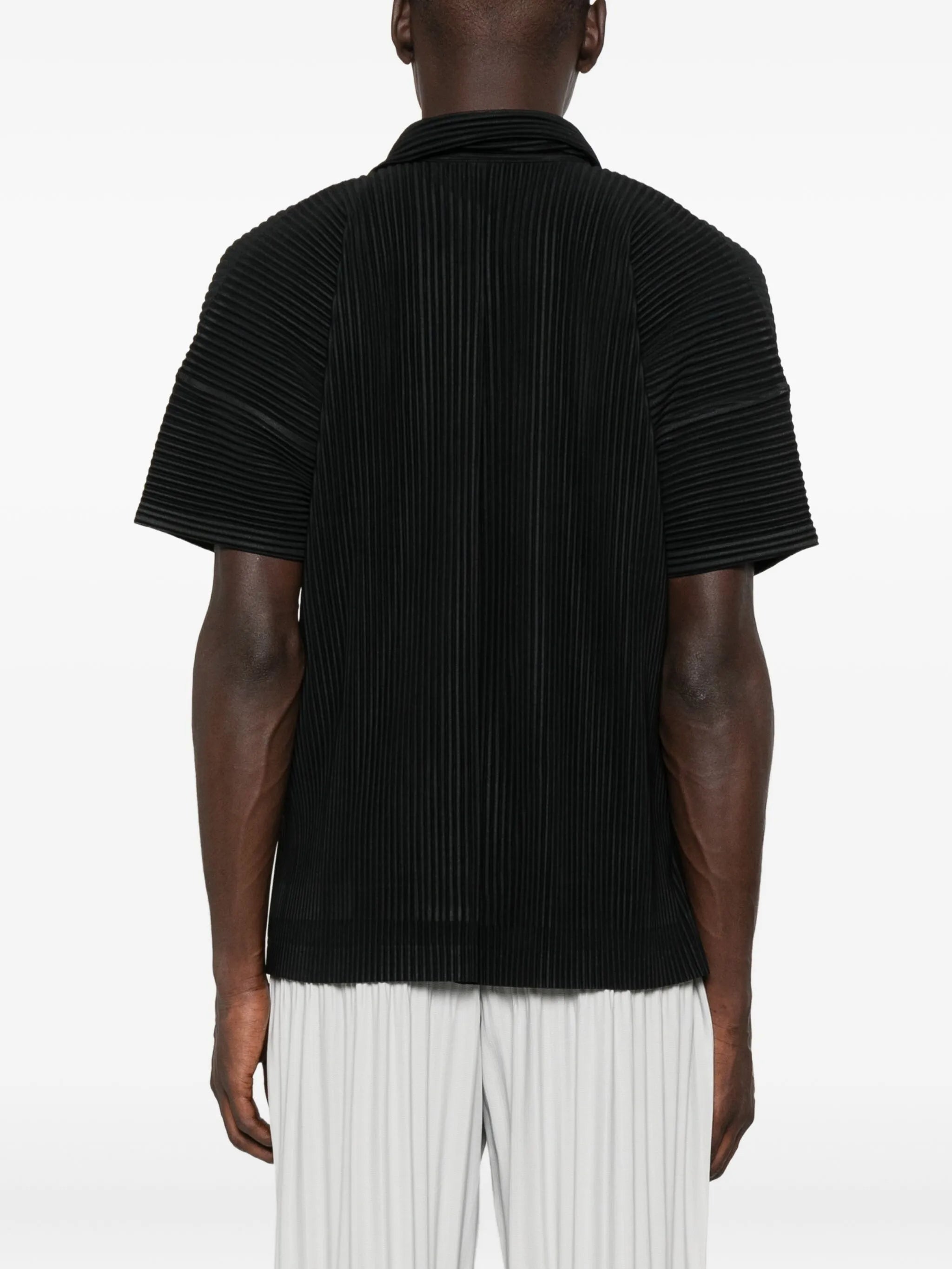 pleated short-sleeve shirt