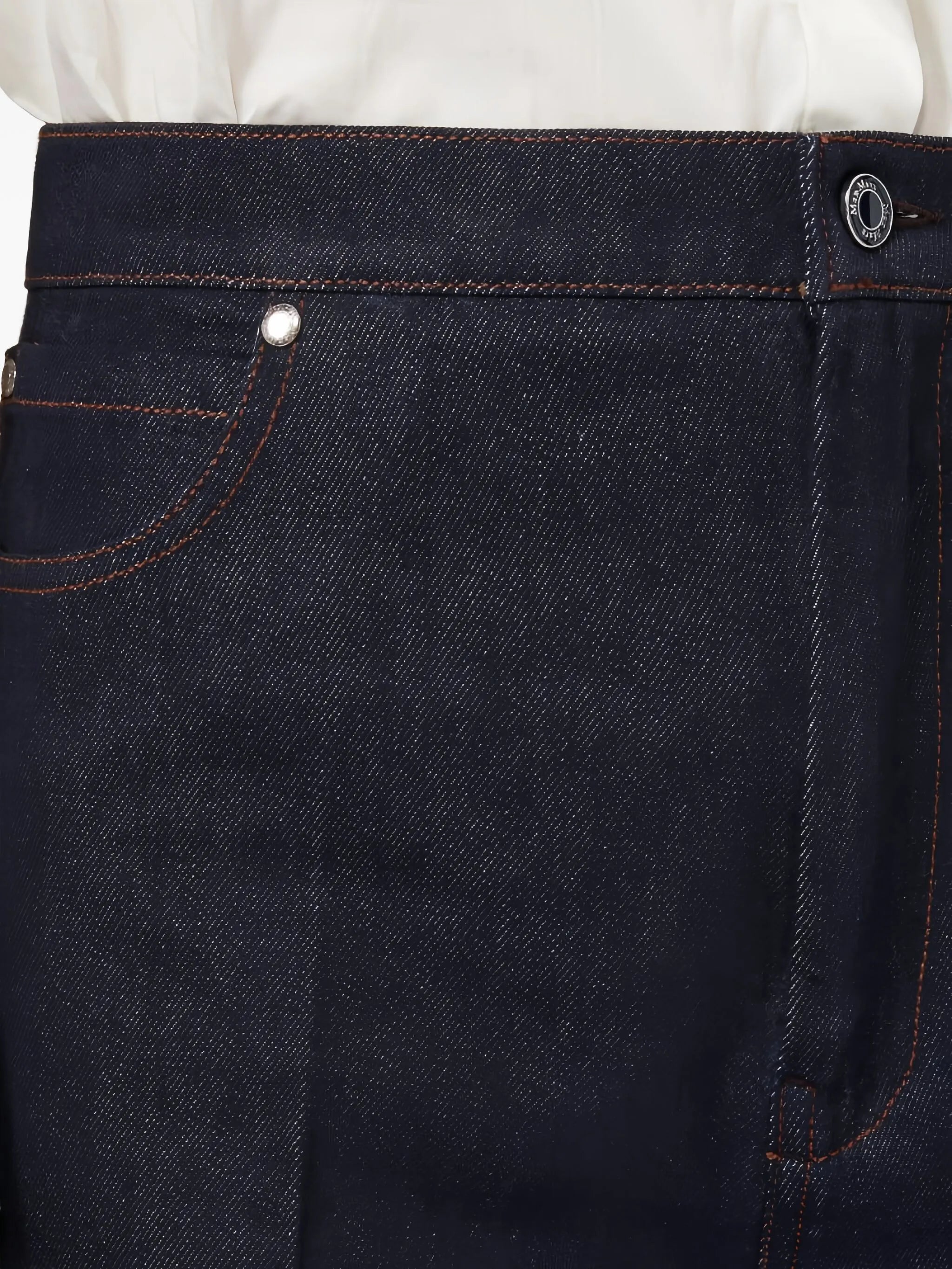 topstitching pleated-front denim jeans