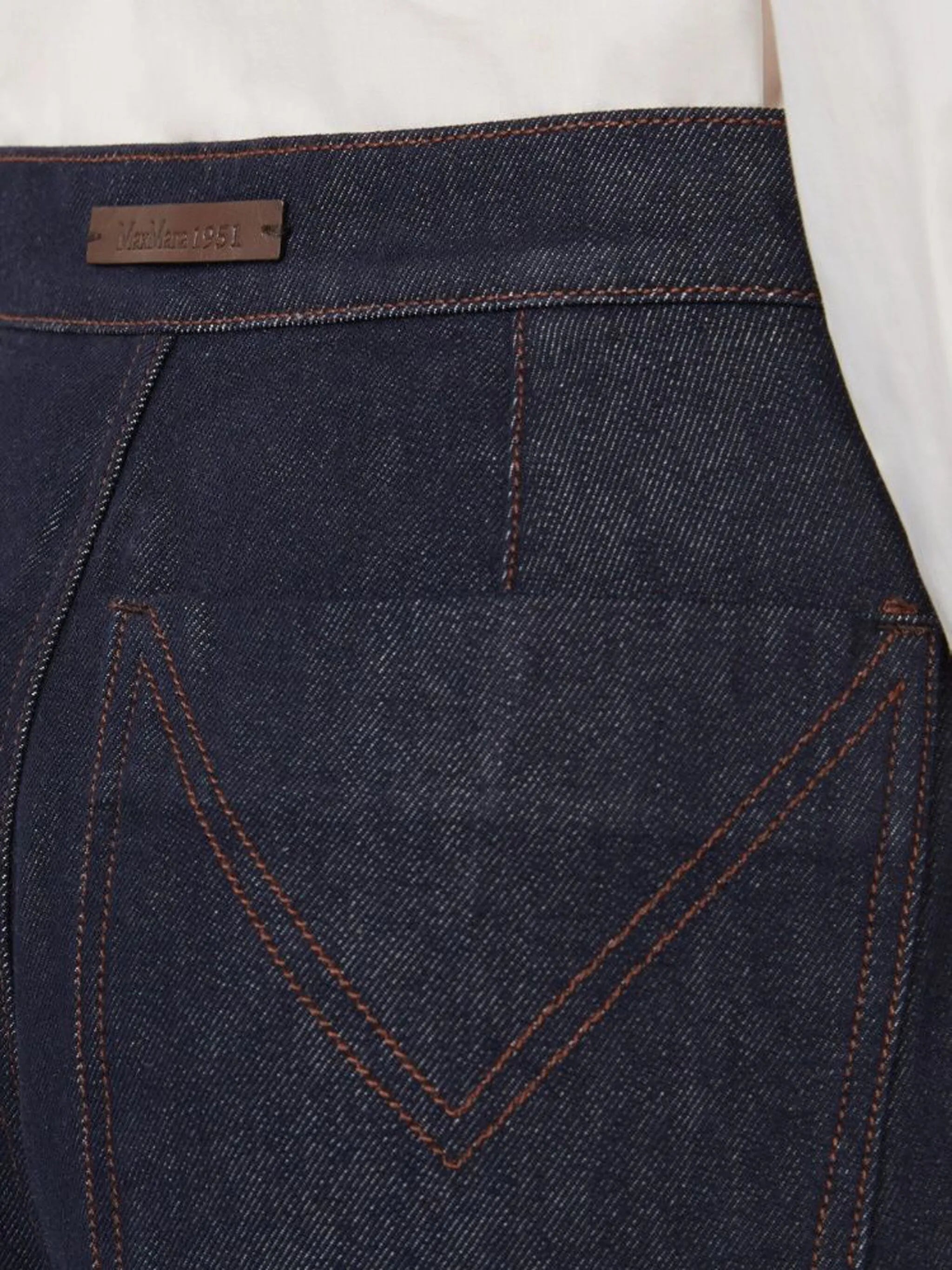 topstitching pleated-front denim jeans
