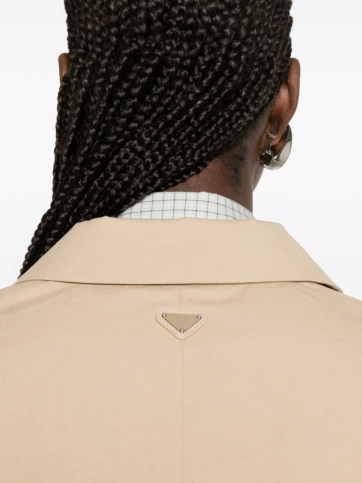 button-fastening blazer