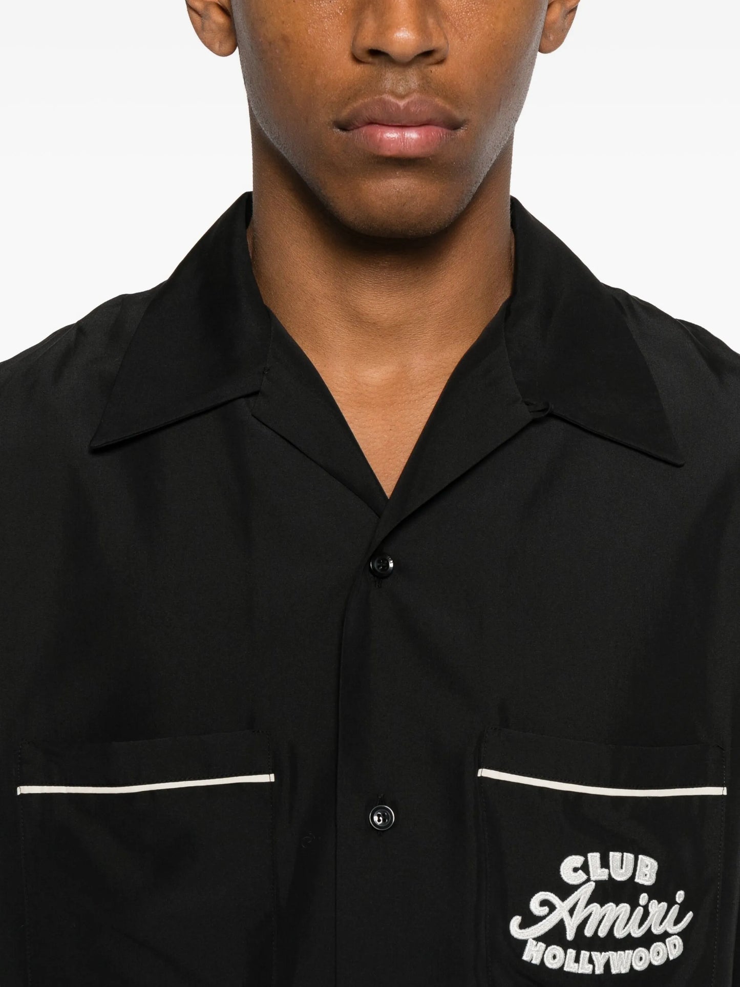 embroidered-pocket short-sleeve shirt