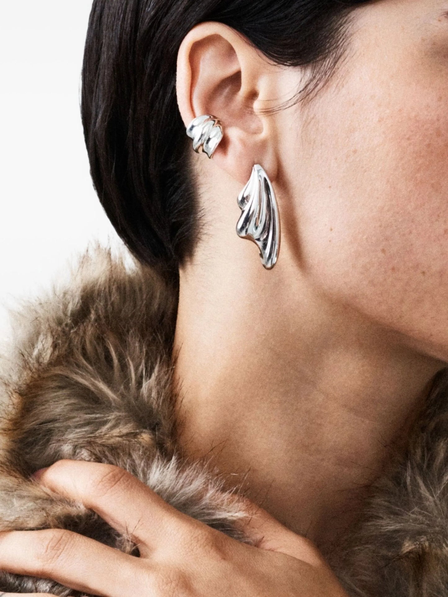 metallic wave ear cuff
