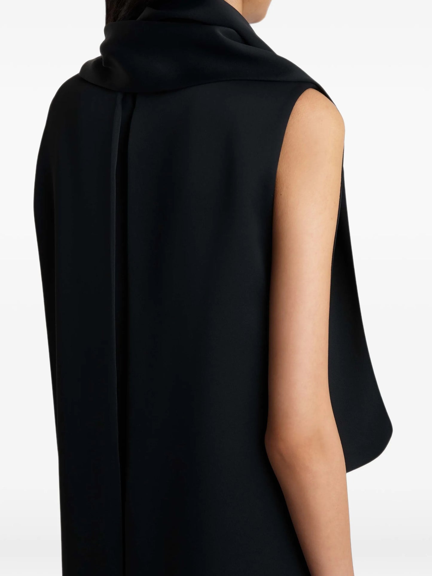 Loell dress in black