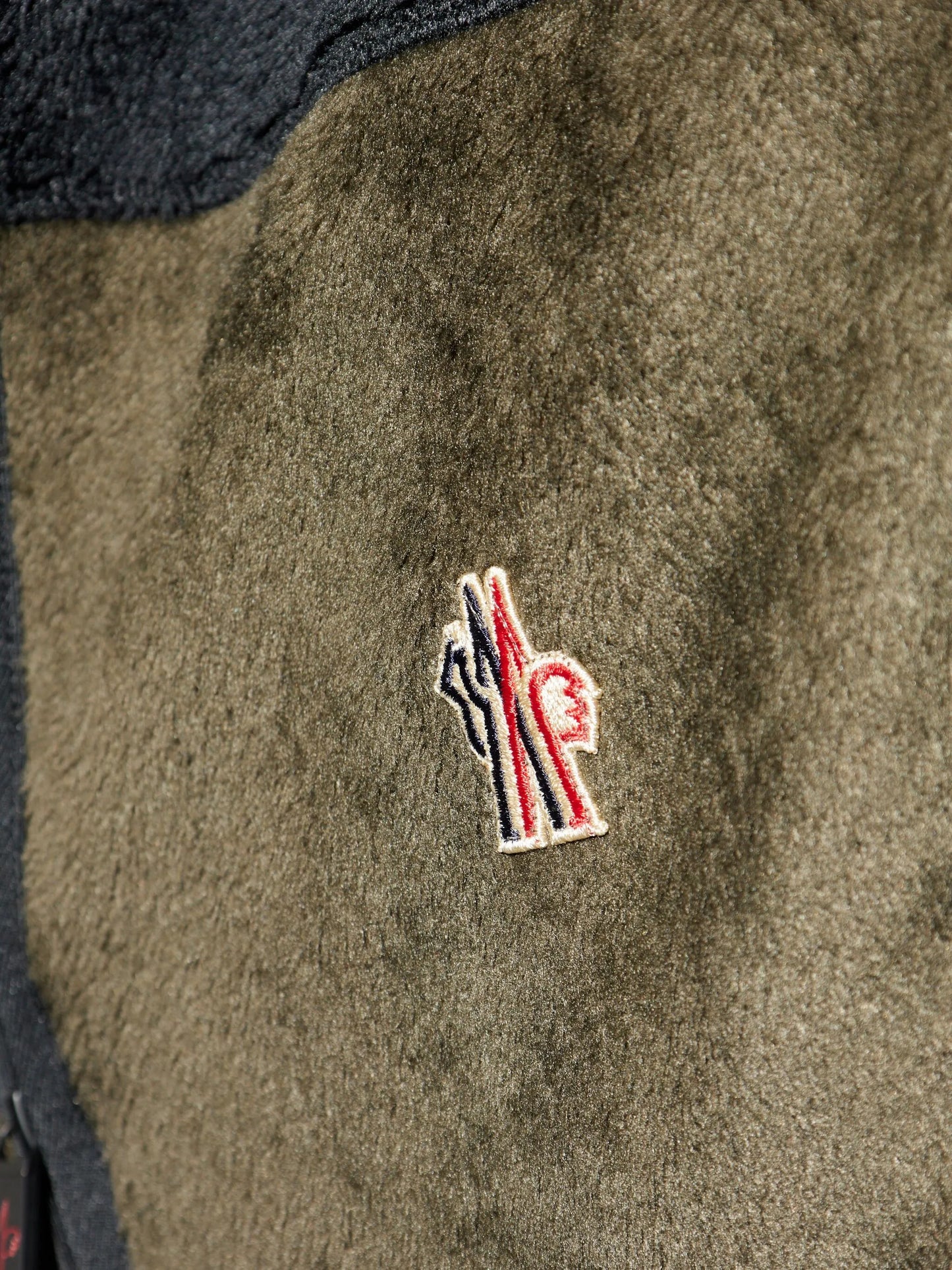 zip-fastening logo gilet