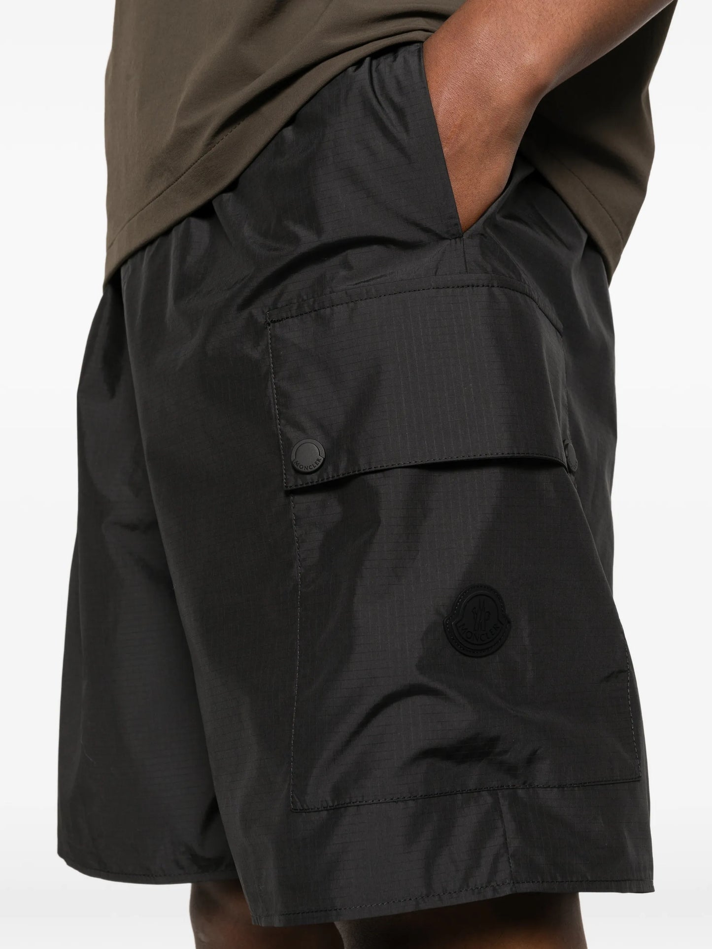 logo-patch cargo shorts